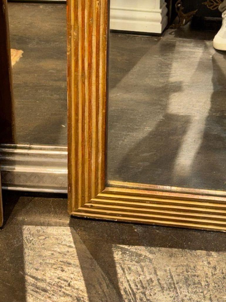 Specchio francese di transizione in legno dorato del XIX secolo In condizioni buone in vendita a Dallas, TX