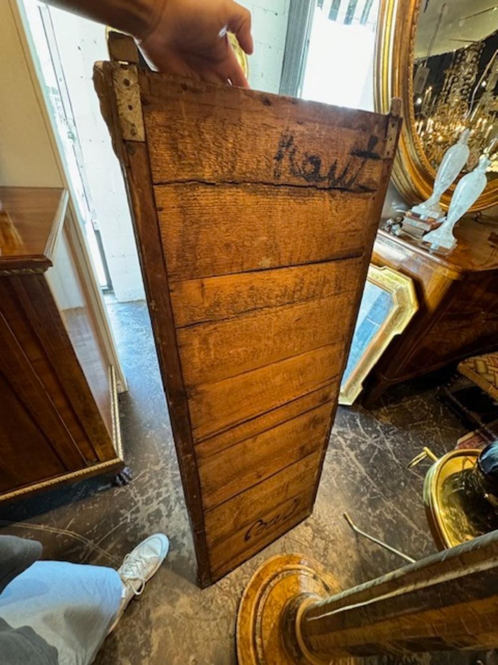 Specchio francese di transizione in legno dorato del XIX secolo in vendita 1