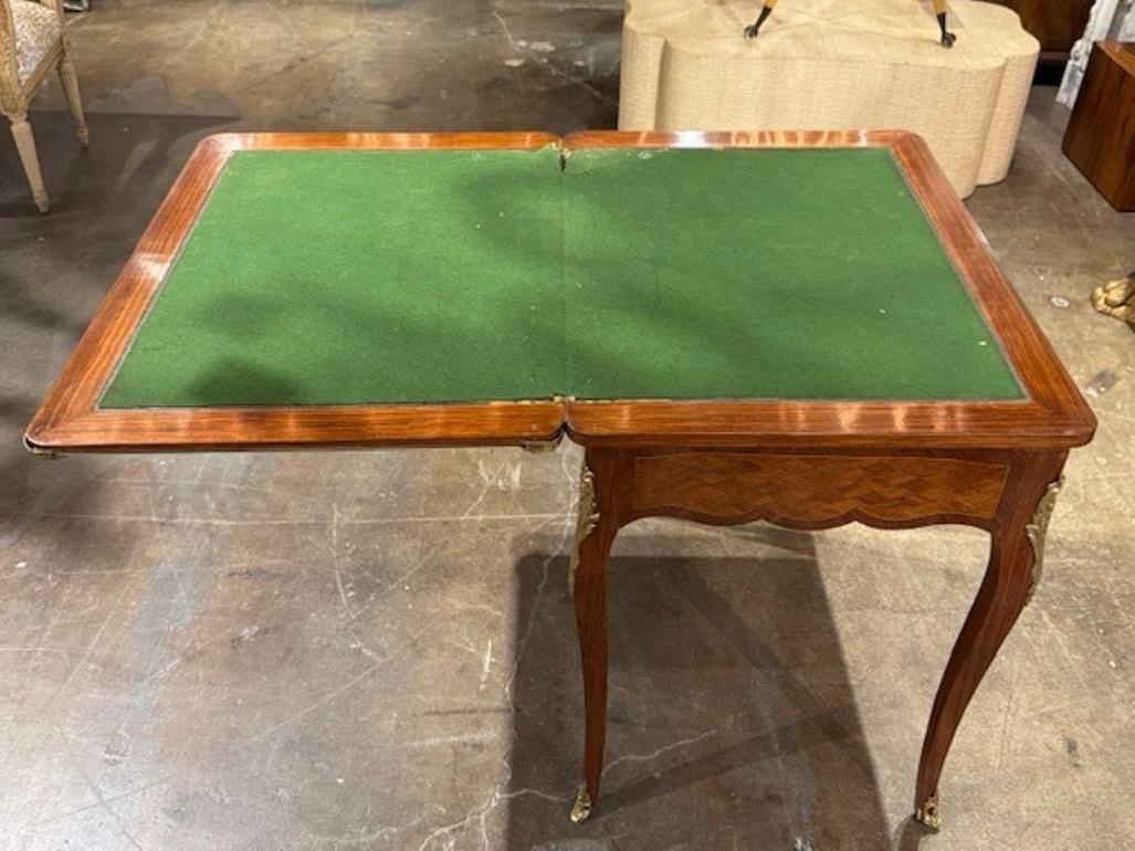 19th Century French Transitional Kingwood and Mahogany Inlaid Game Table siglo XIX en venta