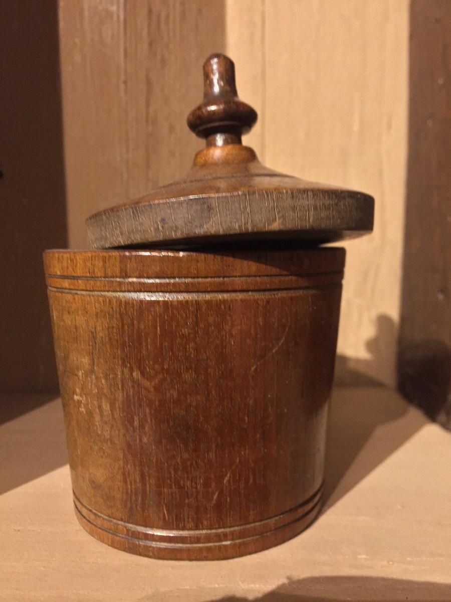 19th Century French Treen Pot with Lid For Sale 3