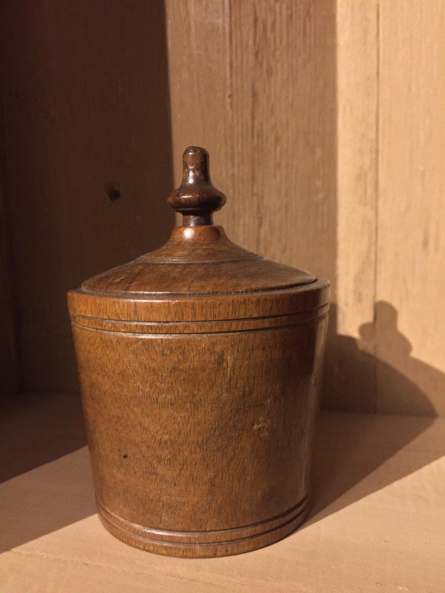 This elm pot was probably used to store Tabaco. It is finely turned and has an attractive patina.
