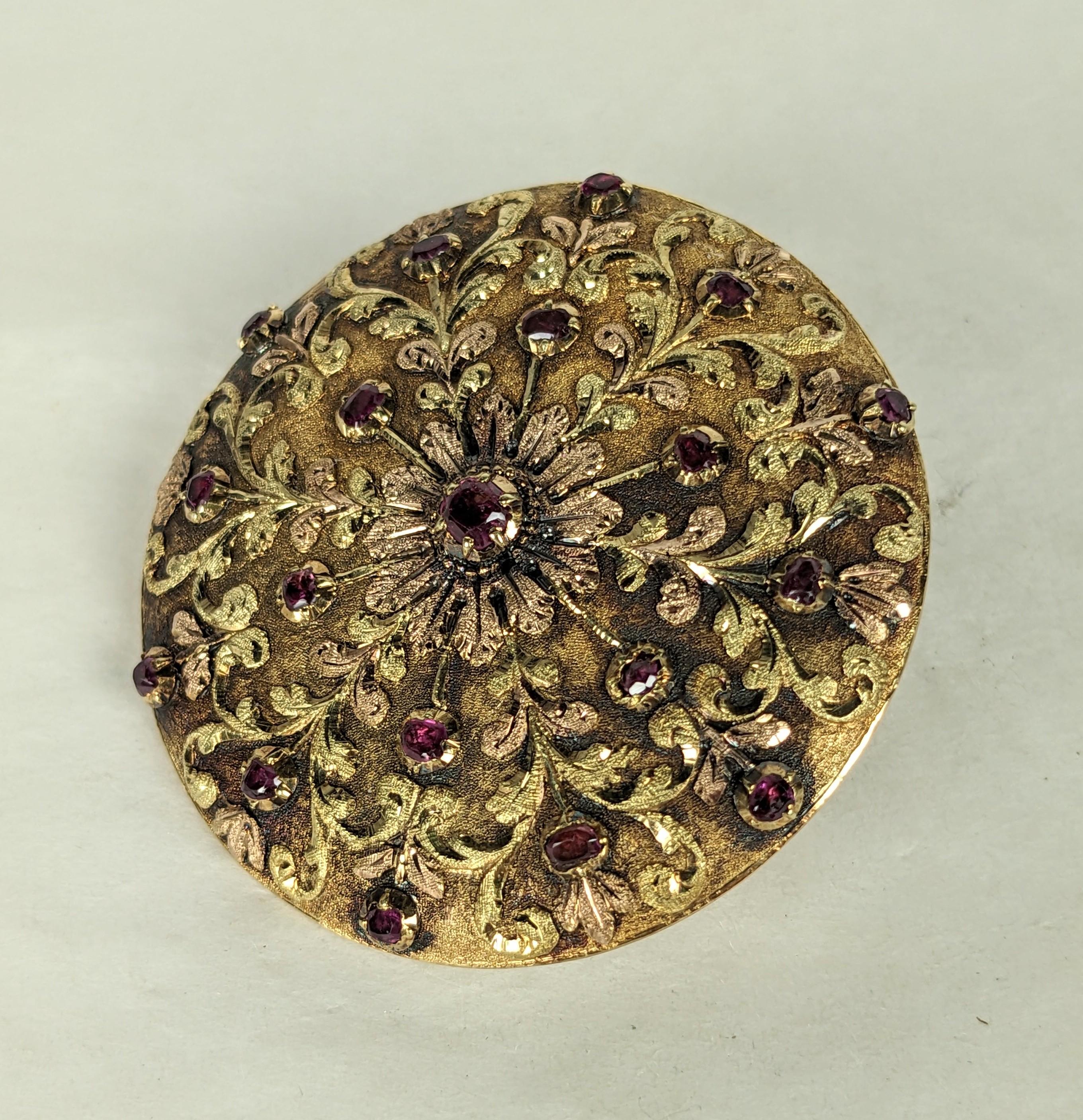 Französische dreifarbige Gold-Rubin-Brosche aus dem 19. Jahrhundert (Spätviktorianisch) im Angebot
