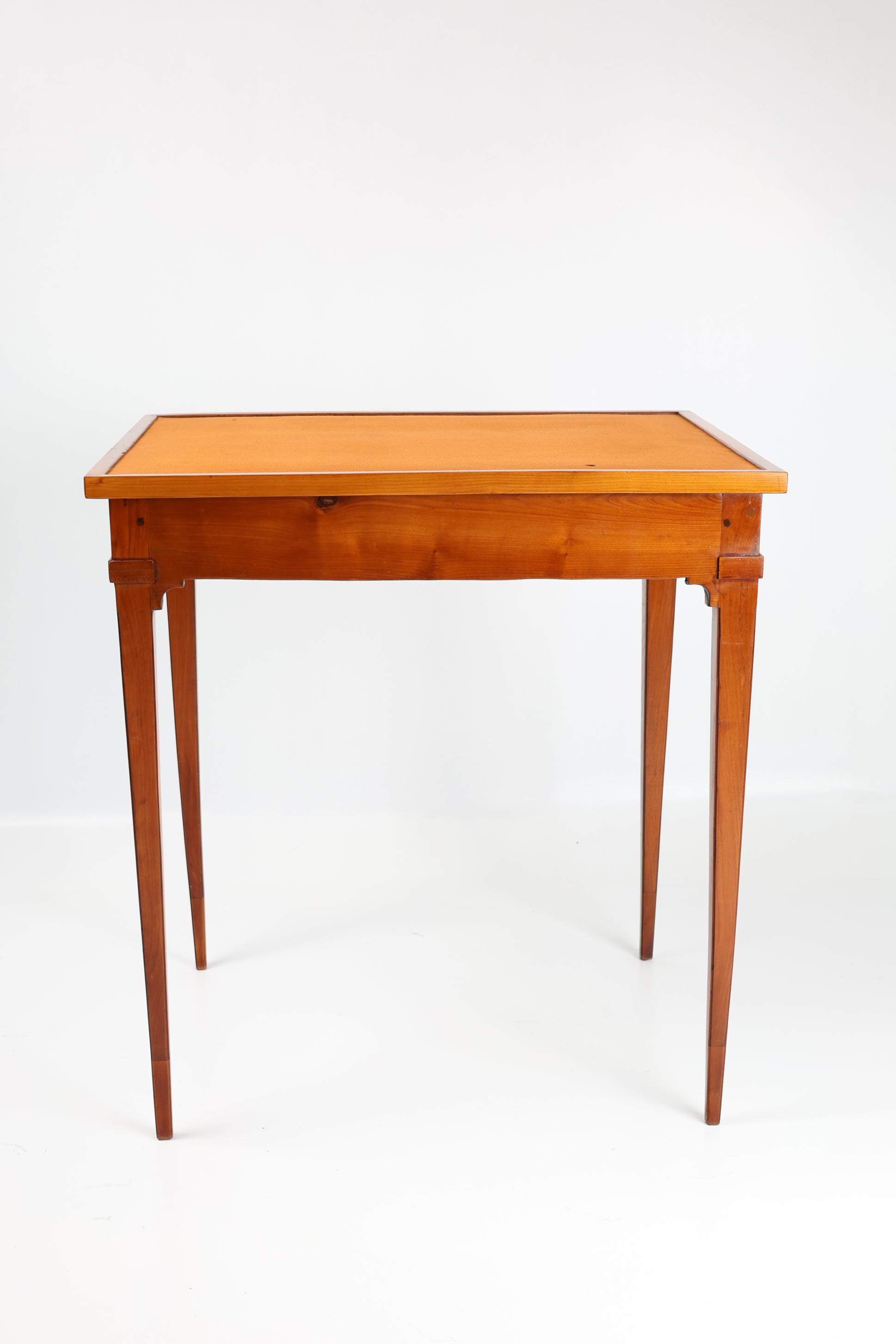 Table de jeu française du 19ème siècle, bois de cerisier Bon état - En vente à Stahnsdorf, DE