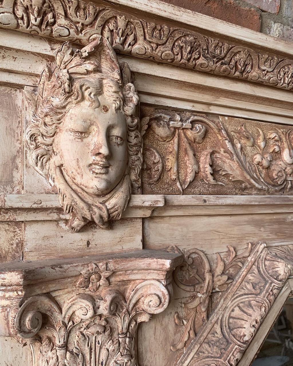 Uno splendido specchio francese Trumeau della fine del XIX secolo con una bella cornice dettagliata realizzata in legno e gesso. Con lastra di vetro originale. Circa 1880.