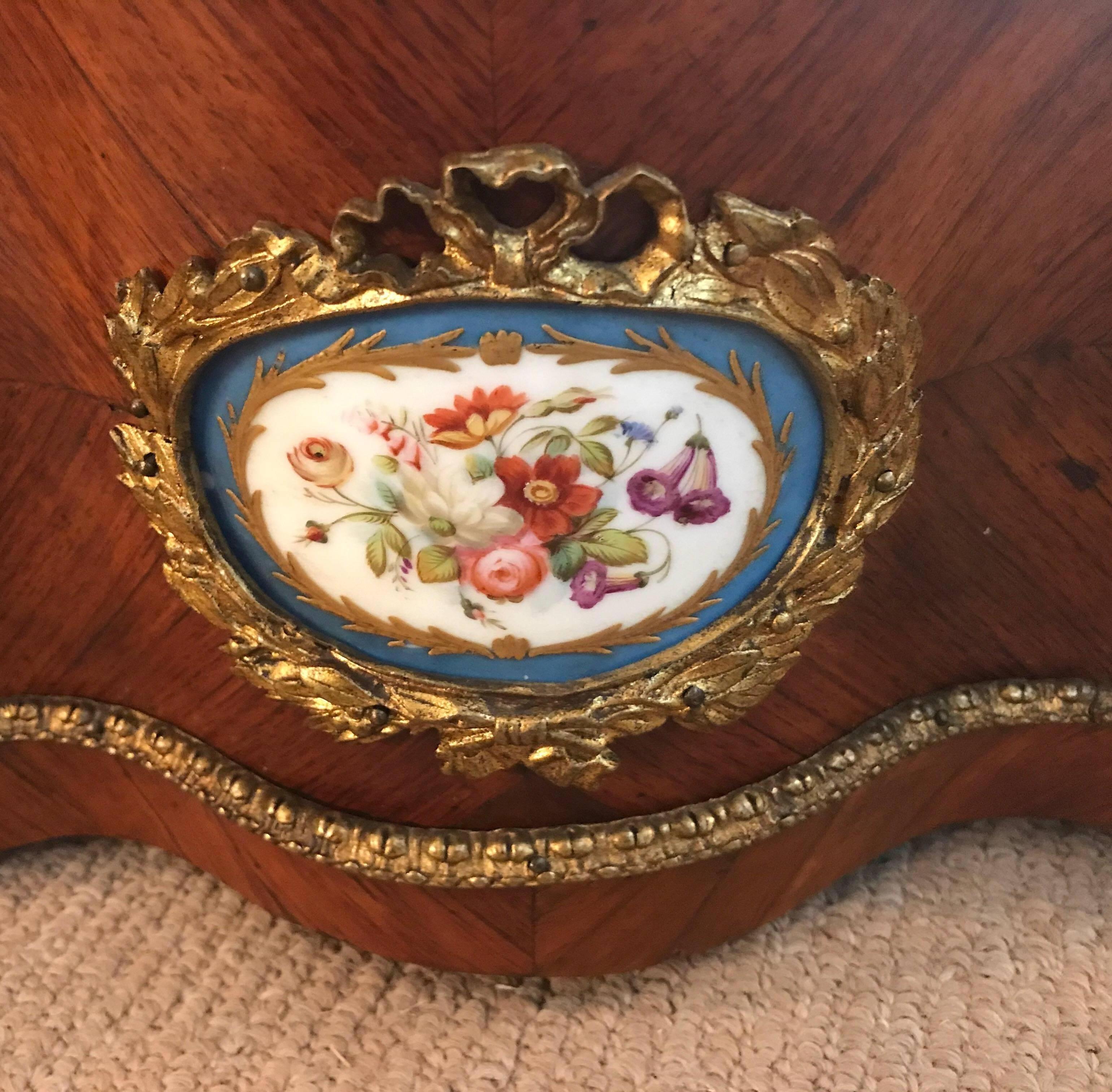 19th Century French Tulip Wood Jardiniere Planter with Liner In Excellent Condition In Lambertville, NJ