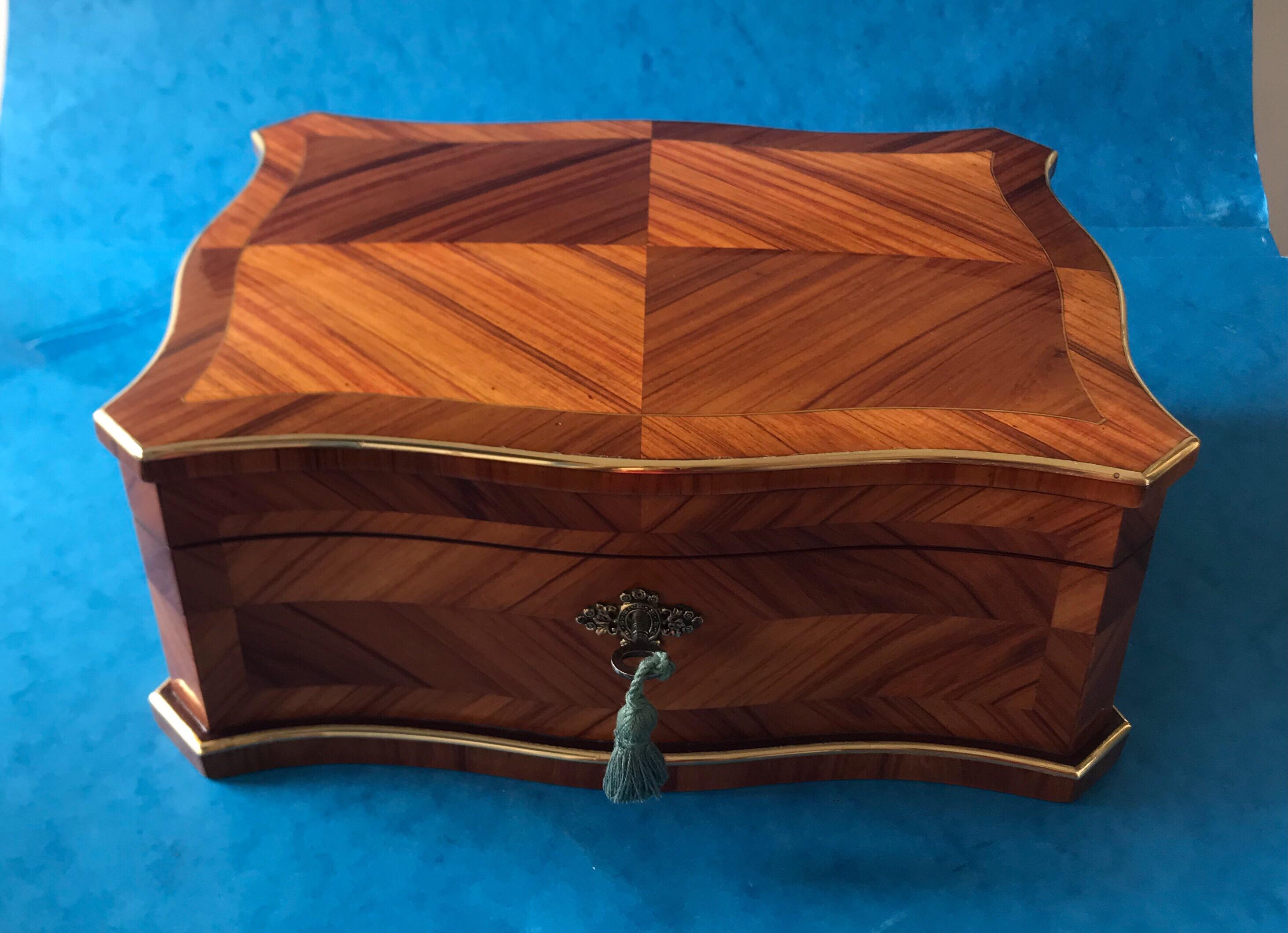 19th century French tulipwood box. The box is truly stunning but simple at the same time it’s in excellent condition. It dates back to circa 1850, it’s angle cut Tulipwood, the box has it’s original brass escutcheon with a rose design an d its