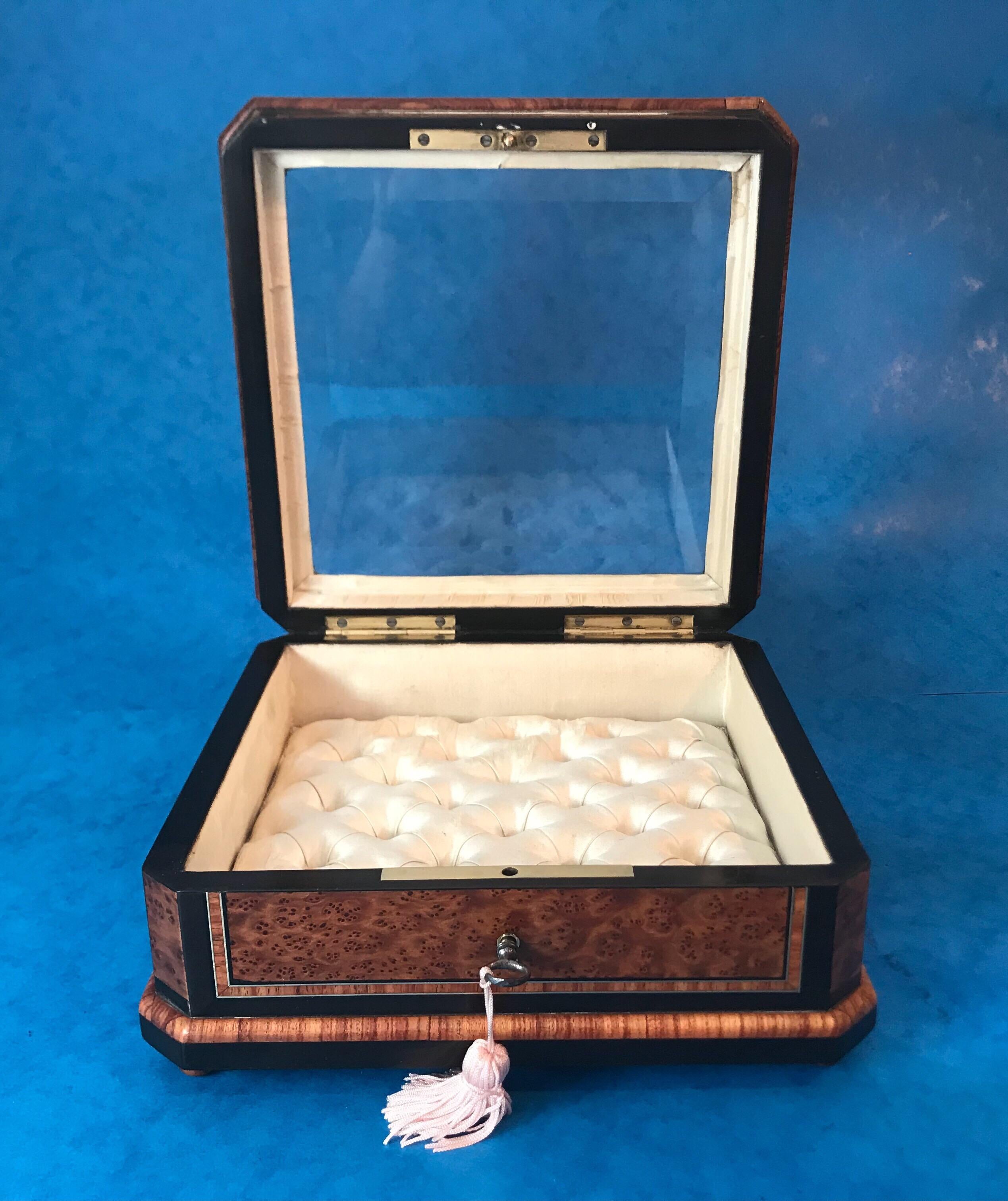 19th Century French Tulipwood Cross Banded, Burr Cedar Jewellery Display Box 10