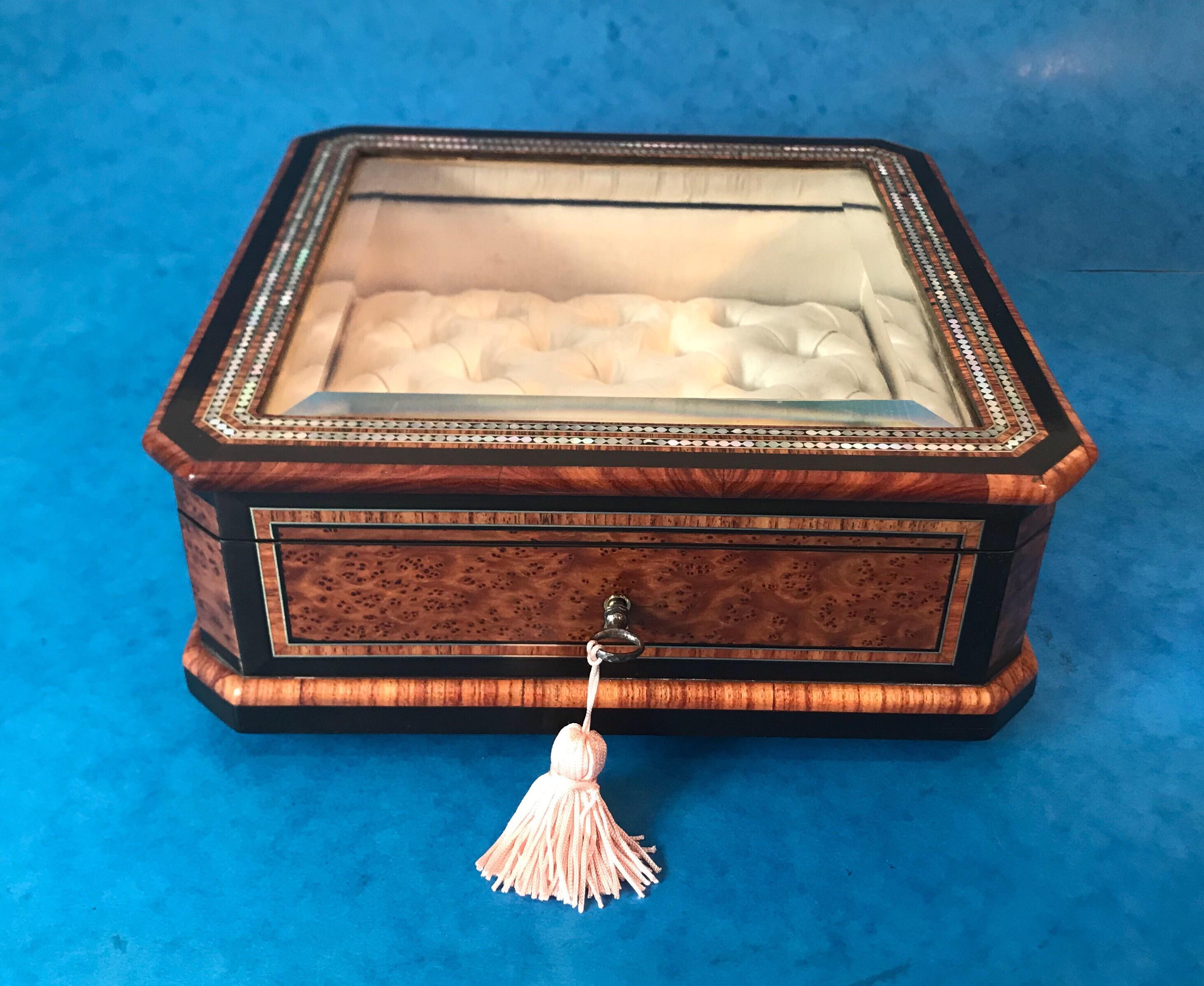 Other 19th Century French Tulipwood Cross Banded, Burr Cedar Jewellery Display Box