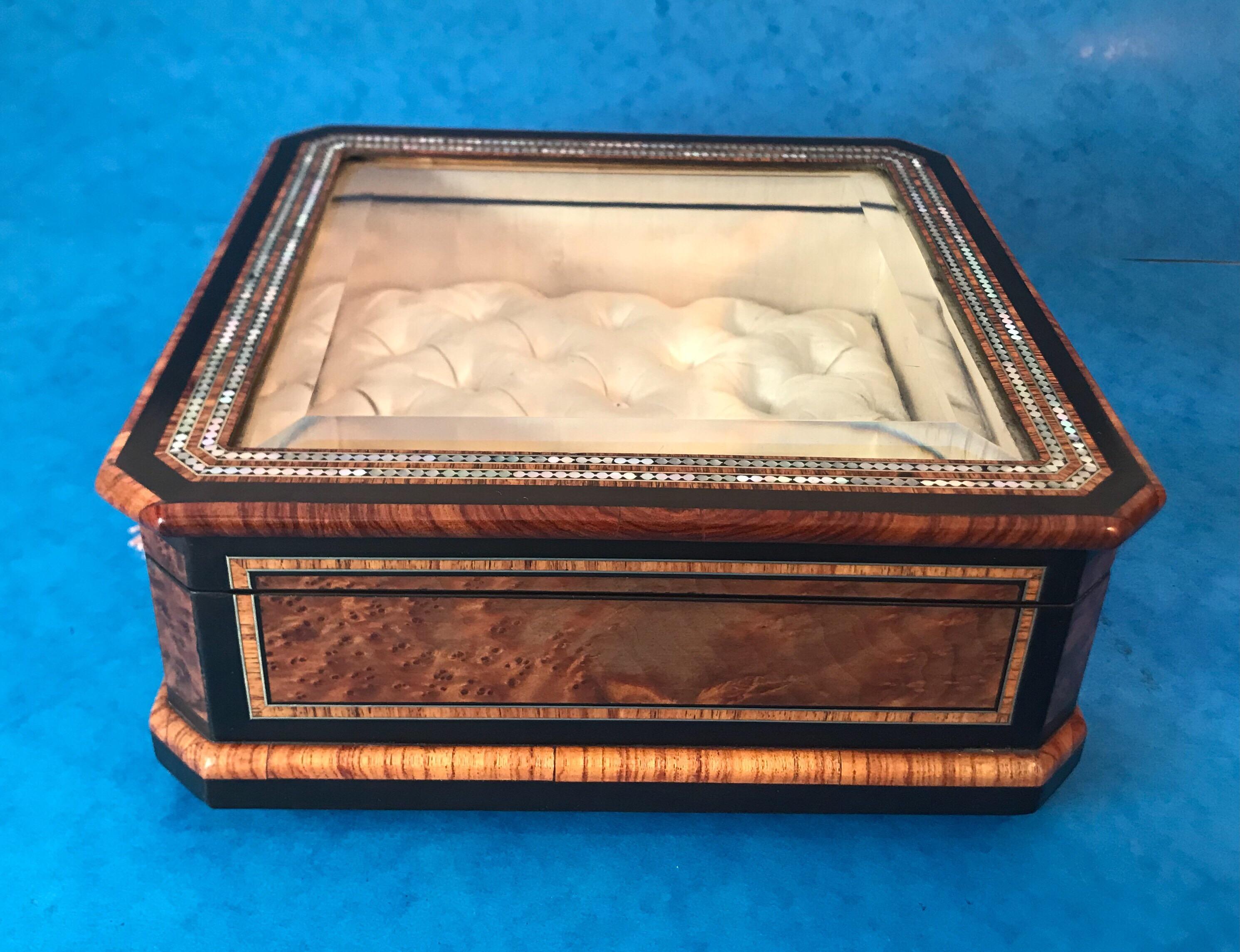 19th Century French Tulipwood Cross Banded, Burr Cedar Jewellery Display Box 5