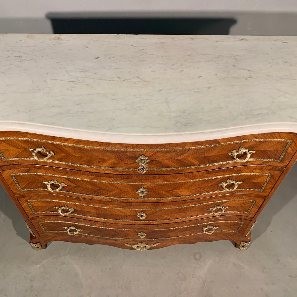 19th Century French Tulipwood Serpentine Commode with Original Brass and Marble In Good Condition In Uppingham, Rutland