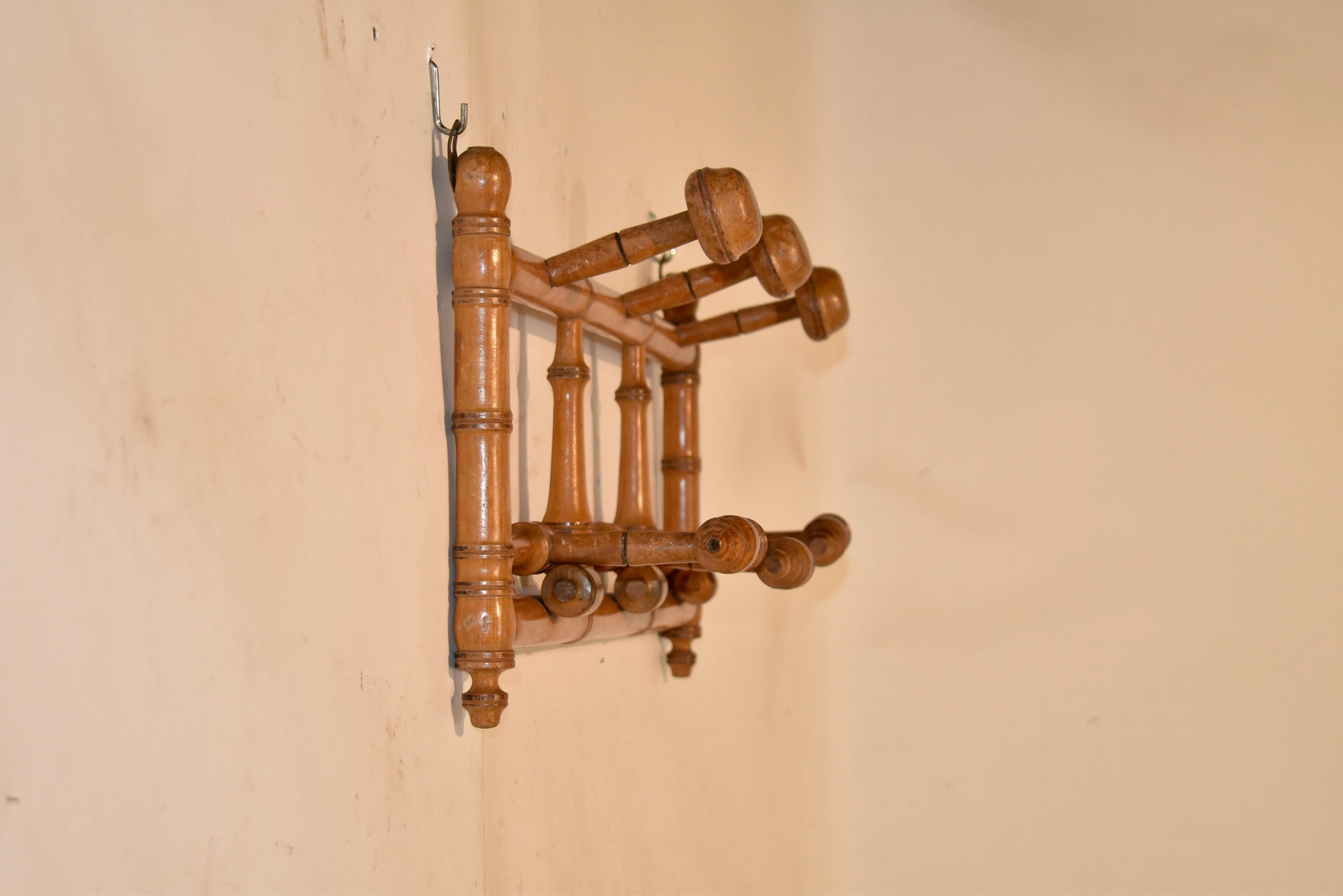 Art Nouveau Appendiabiti e cappelliera tornita francese del XIX secolo in vendita