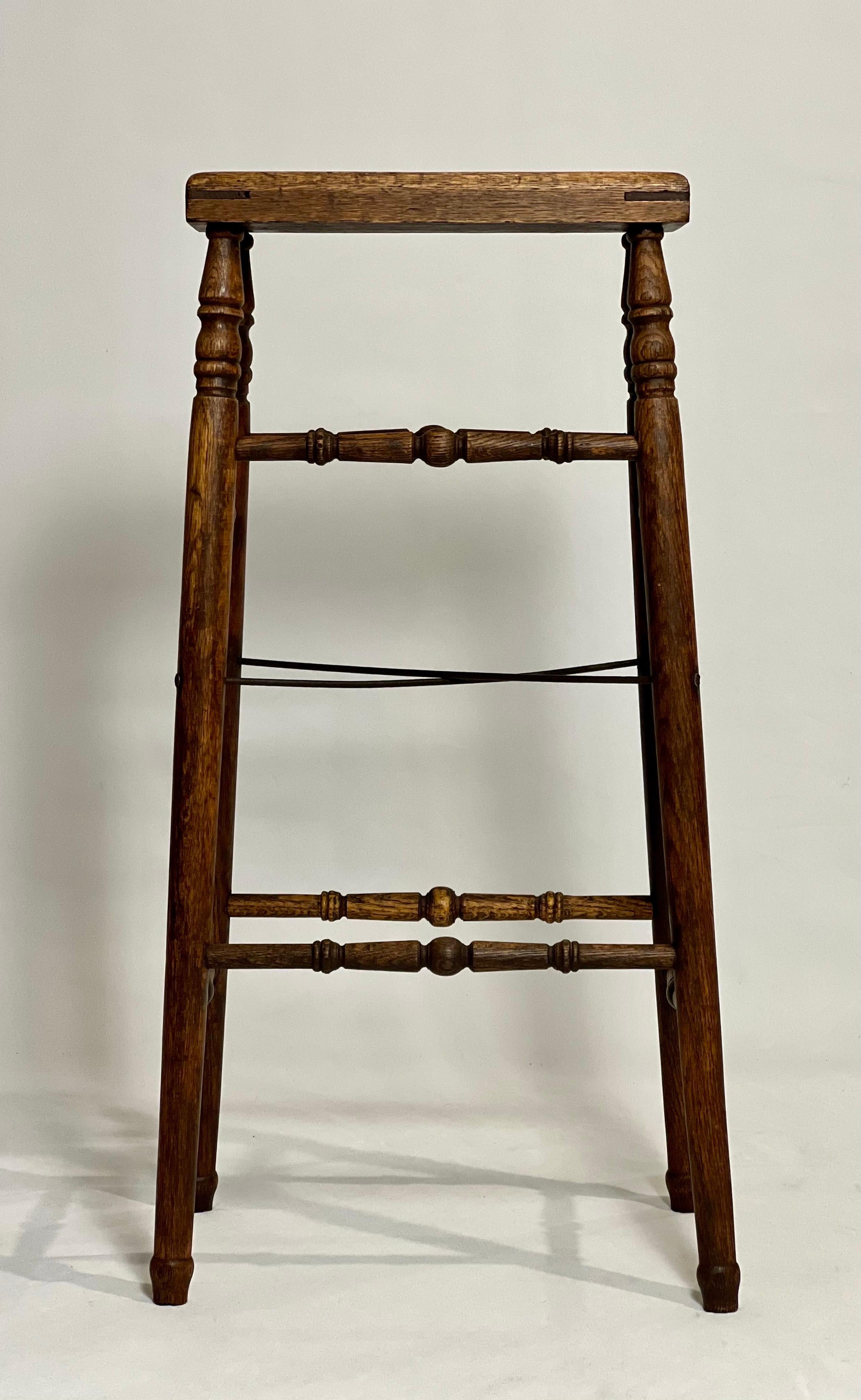 19th Century French Turned Oak and Iron Artist's Stand or Stool In Good Condition For Sale In Doylestown, PA