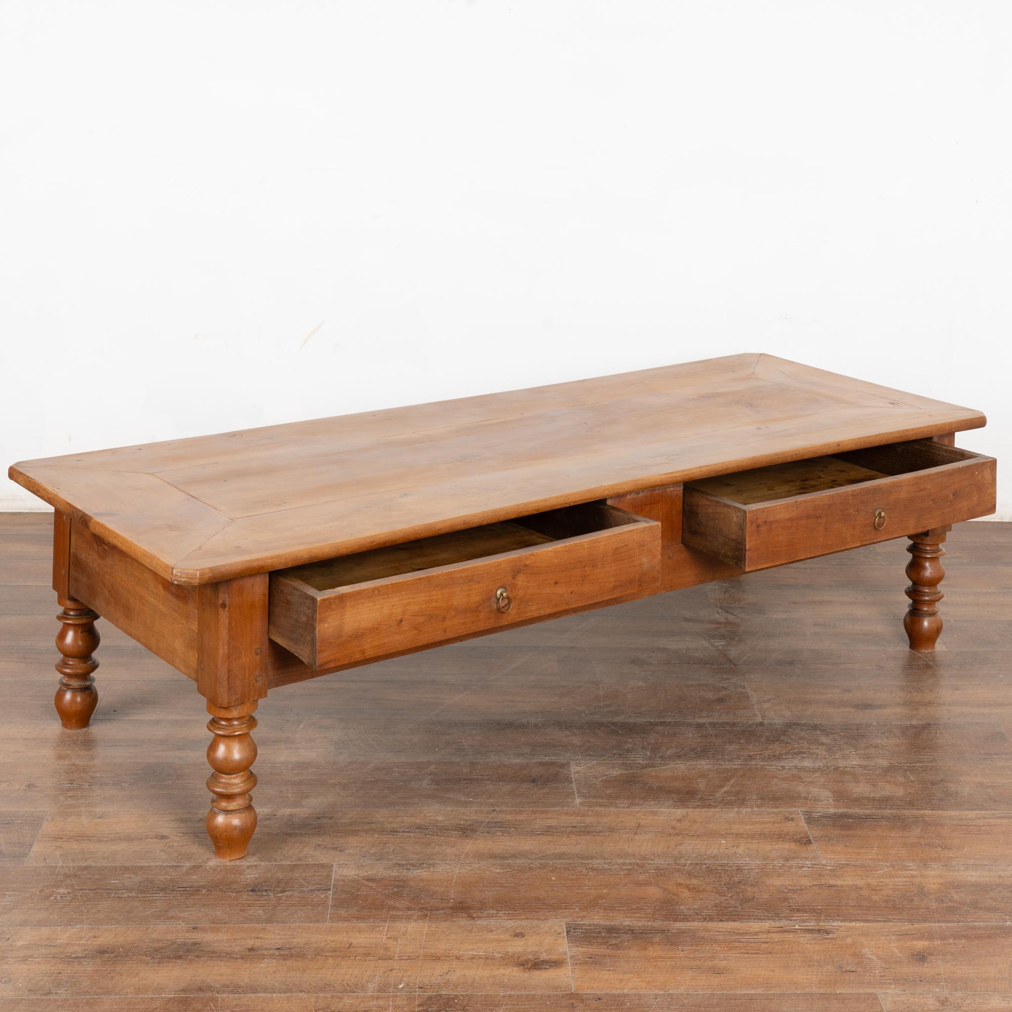 Country Table basse à deux tiroirs du XIXe siècle en vente