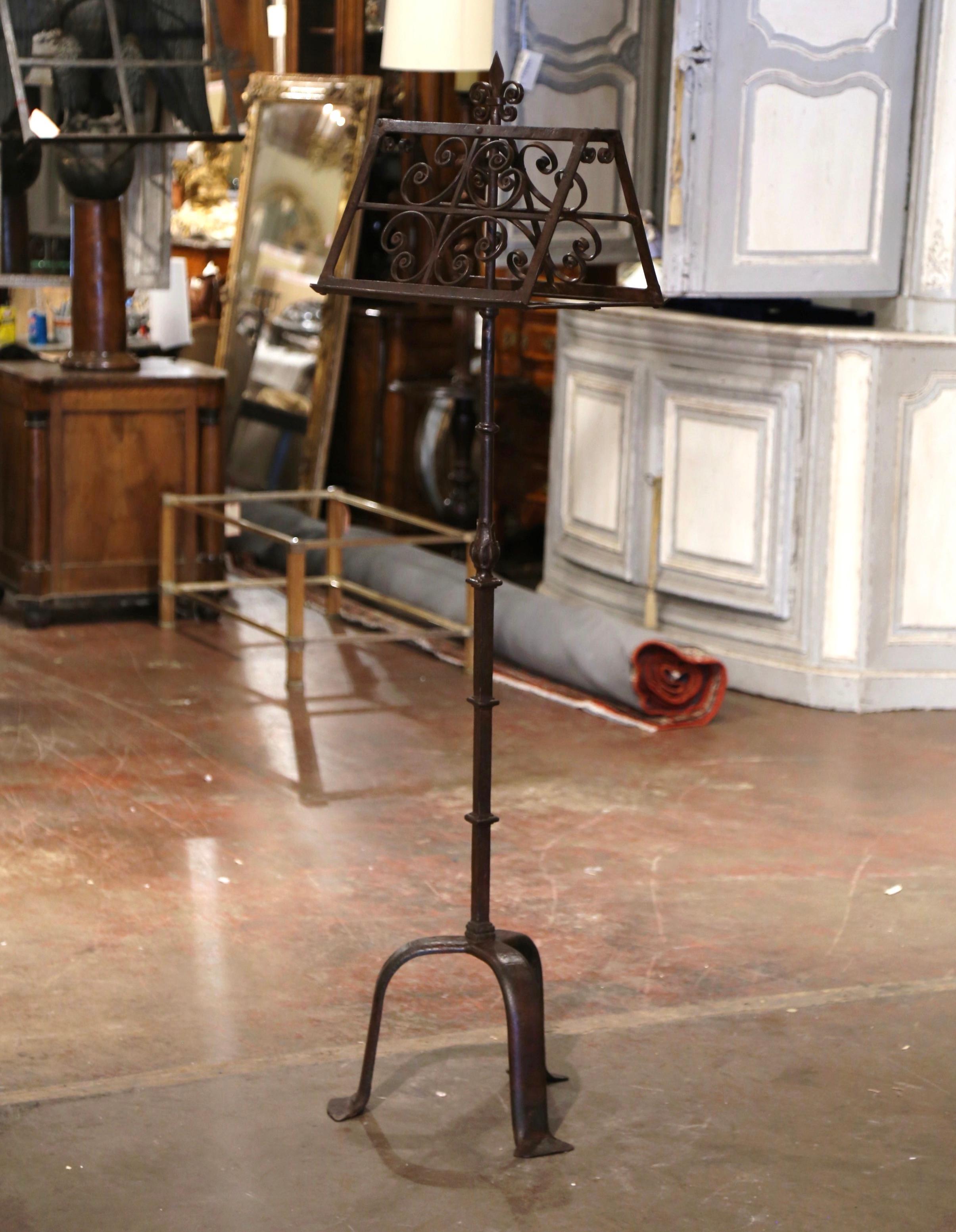 19th Century French Two-Side Forged Iron Music Stand Lectern with Fleur-de-Lys In Excellent Condition In Dallas, TX