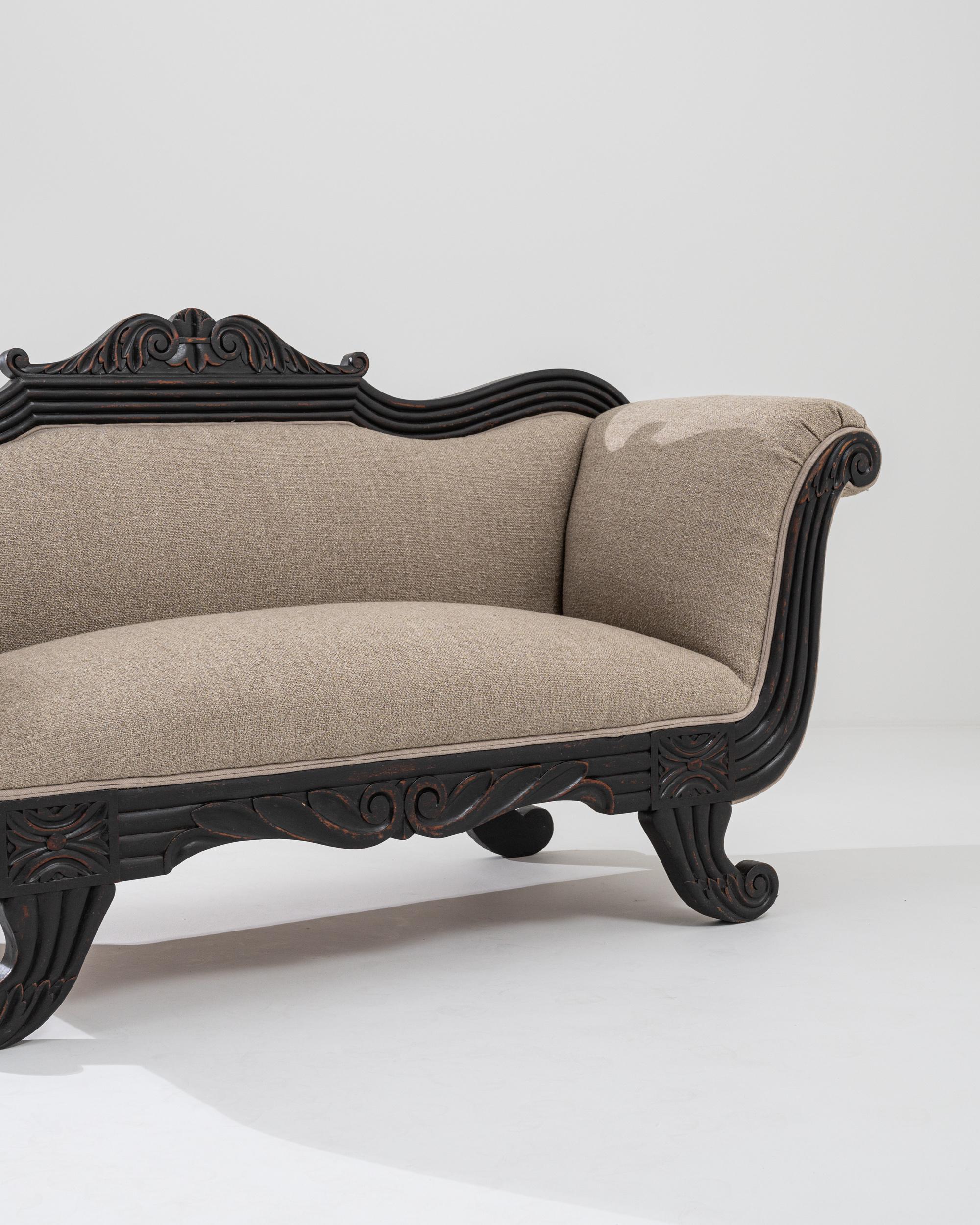 Französisches gepolstertes Sofa des 19. Jahrhunderts im Zustand „Gut“ im Angebot in High Point, NC