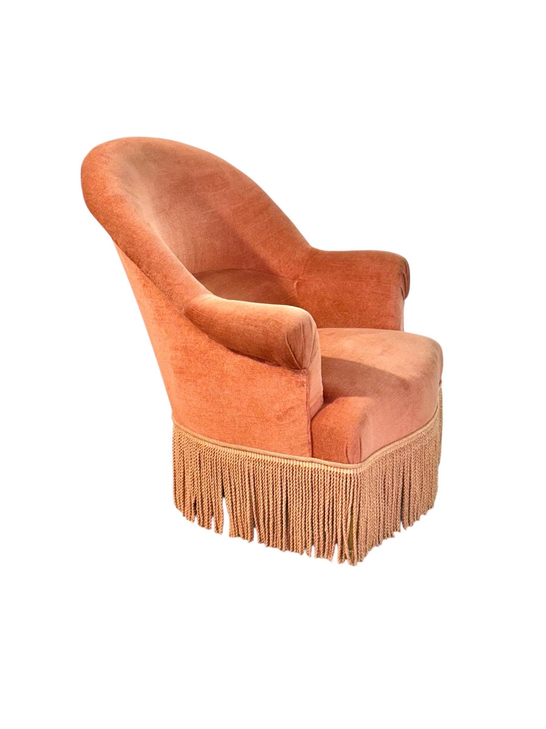 Sillón francés del siglo XIX de terciopelo con flecos de borlas en venta 5