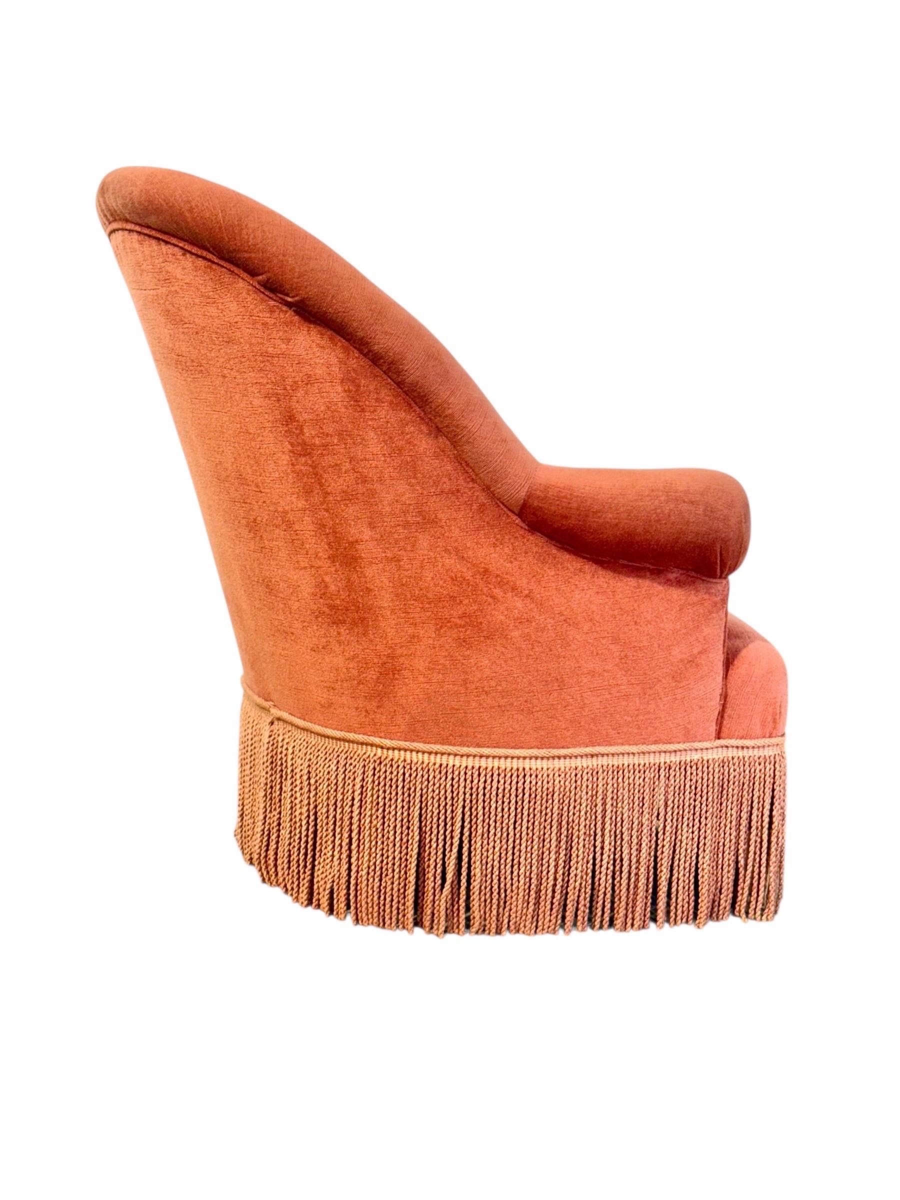 Sillón francés del siglo XIX de terciopelo con flecos de borlas en venta 7