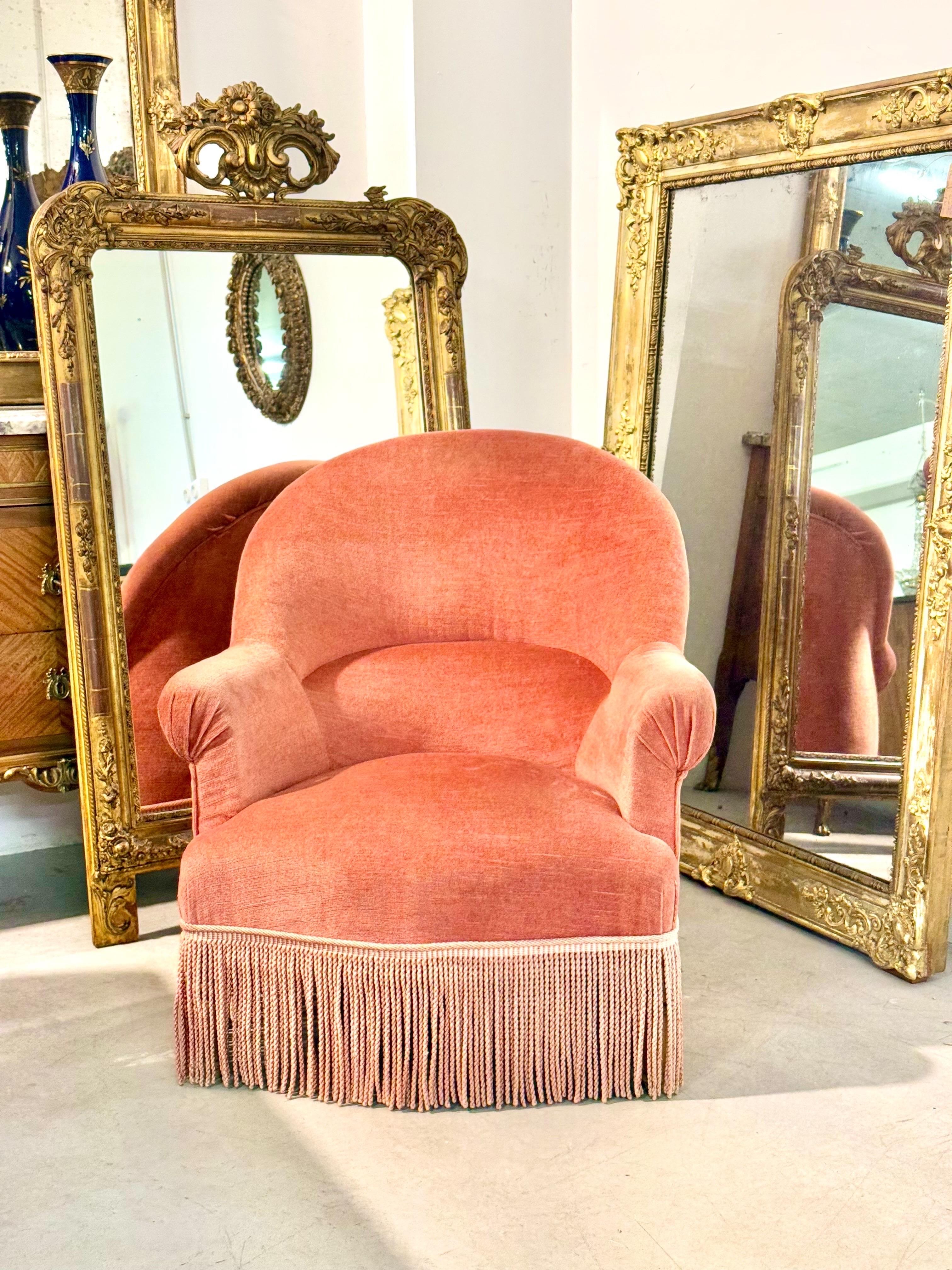 Sillón francés del siglo XIX de terciopelo con flecos de borlas en venta 8