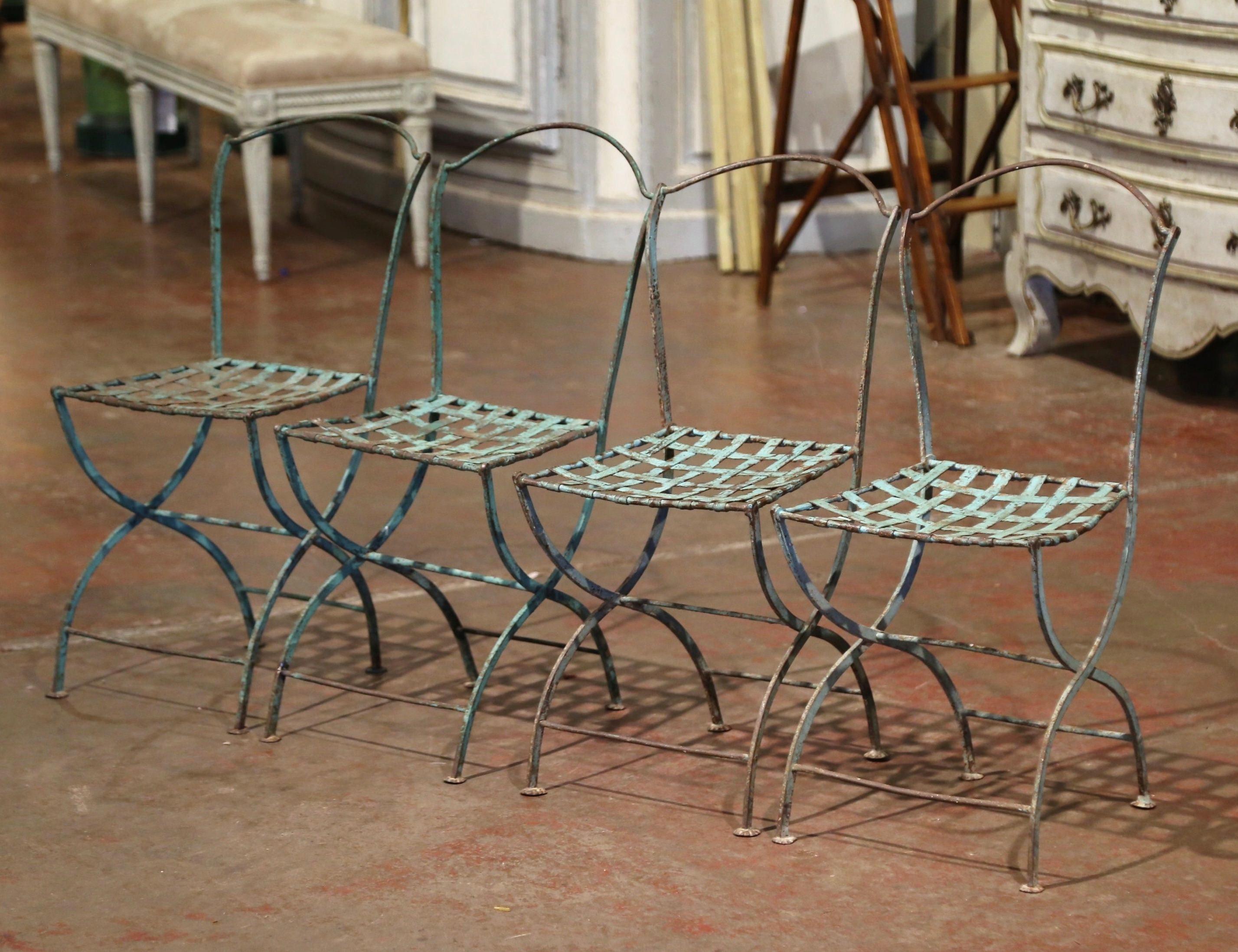 19th Century French Verdigris Iron Pedestal Table and Four Matching Chairs In Excellent Condition In Dallas, TX