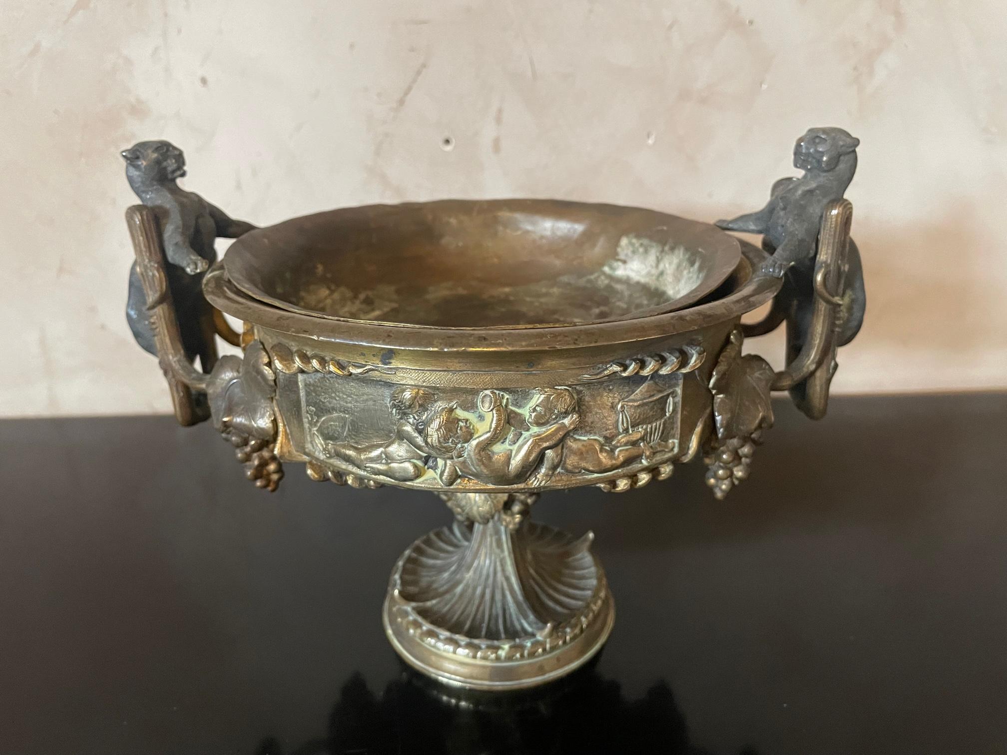19th century French Victor Paillard Bronze Decorative Bowl In Good Condition In LEGNY, FR