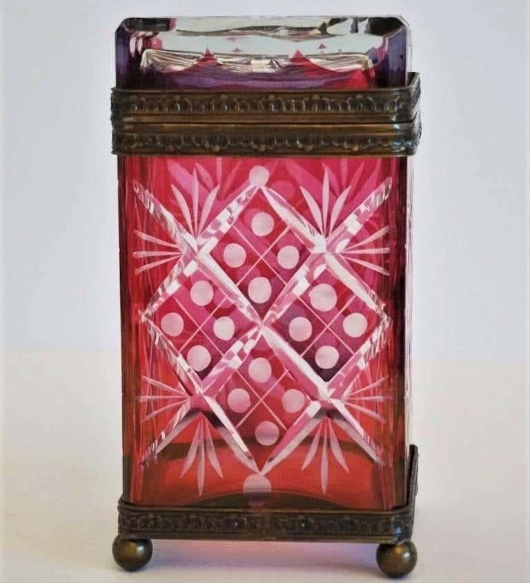 19. Jahrhundert Französisch-viktorianischer Stil Rubin bis Klarschliff Kristall Kasten Bronze montiert (Viktorianisch) im Angebot