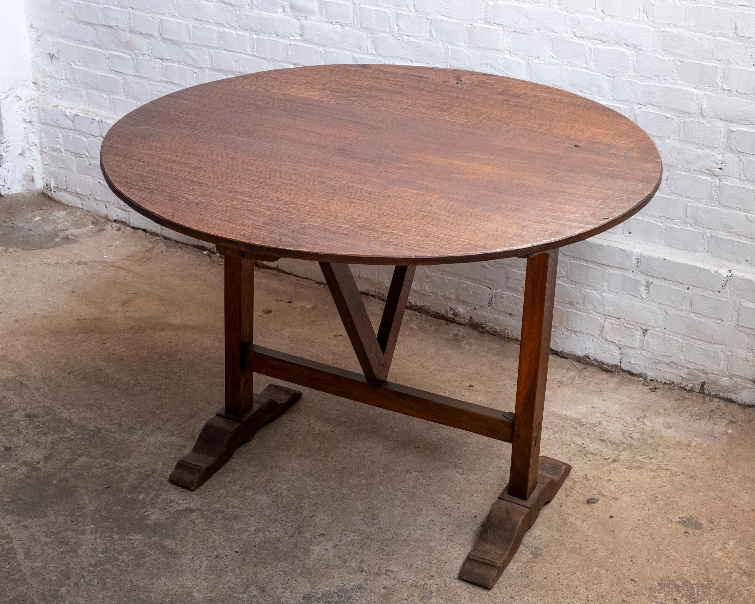 19th Century French Vigneron or Wine Tasting Table in Oak In Good Condition For Sale In Balen, BE