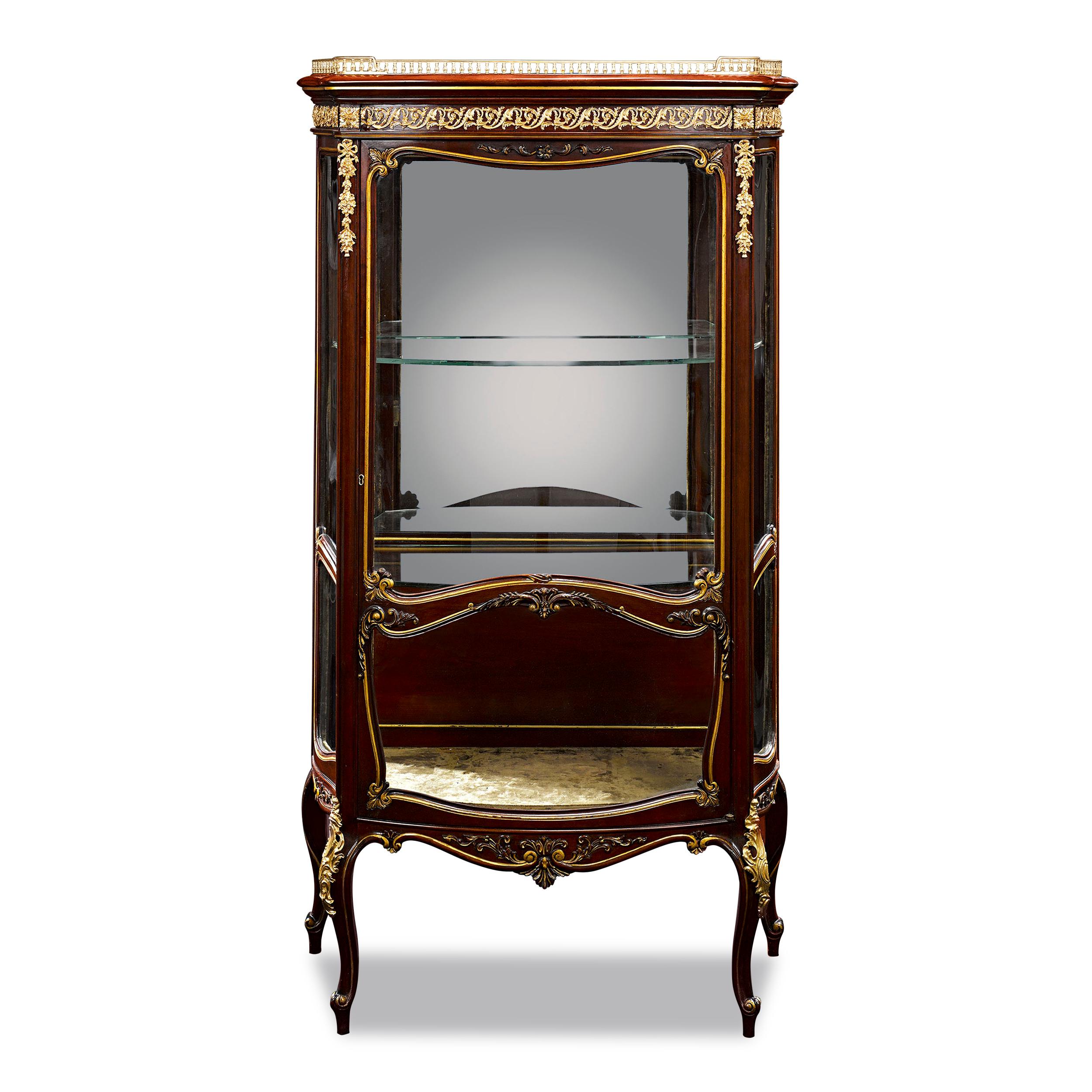 19th Century French Vitrine by Francois Linke In Excellent Condition For Sale In New Orleans, LA