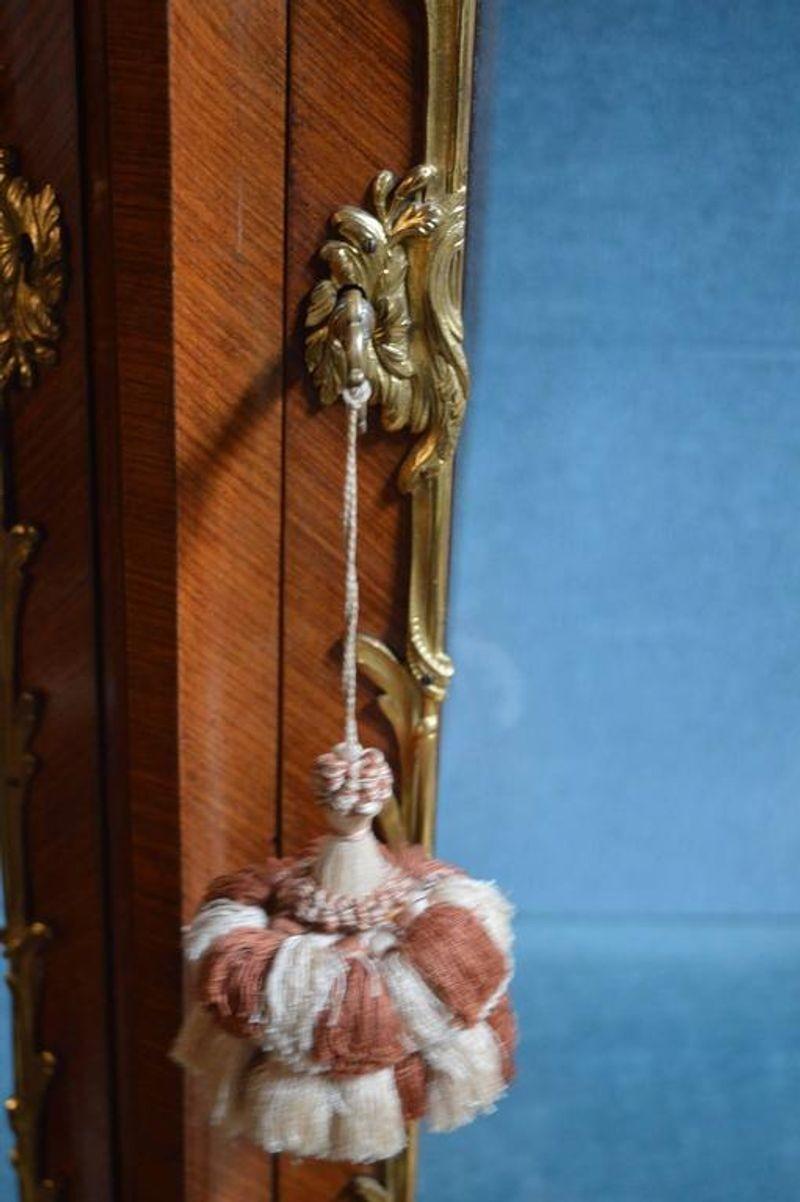 Vitrina francese in bronzo dorato del XIX secolo In condizioni buone in vendita a Los Angeles, CA