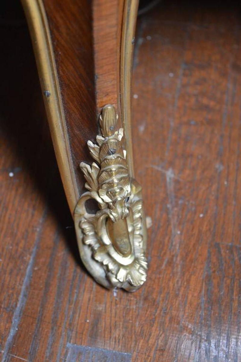 Vitrina francese in bronzo dorato del XIX secolo in vendita 2