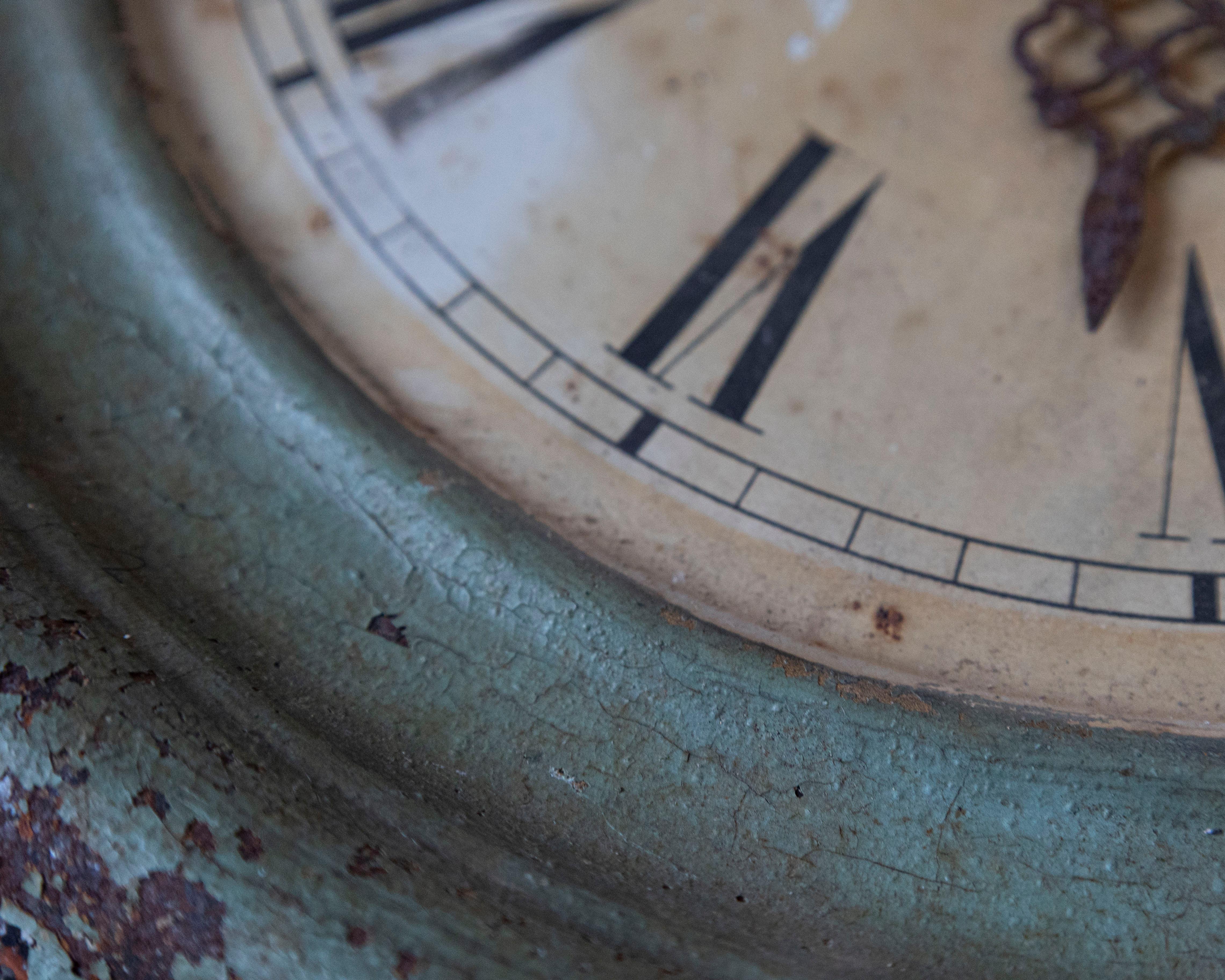 Metallo Orologio da parete francese del 19° secolo con patina verde invecchiata in vendita