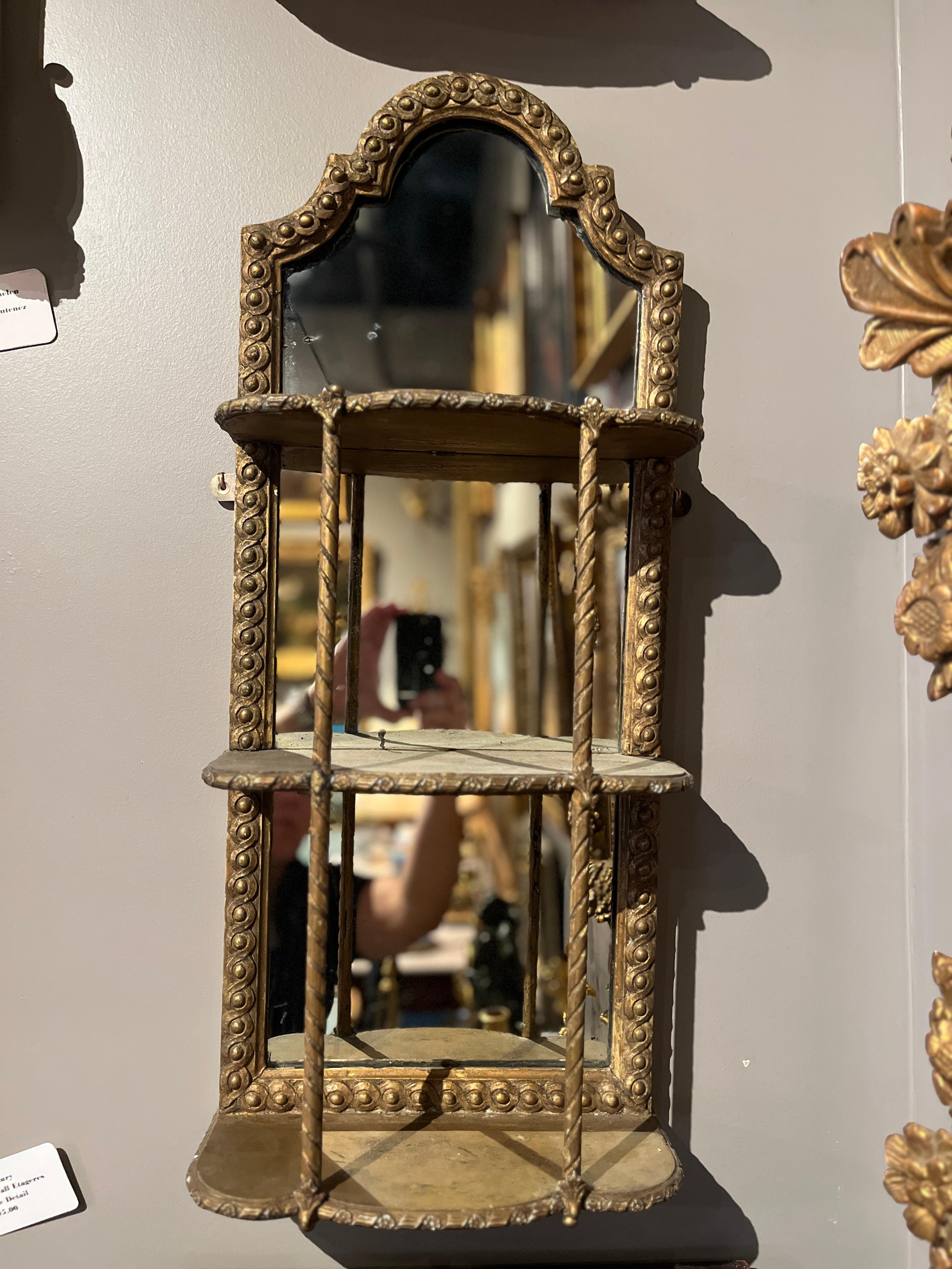 Ménsulas de pared francesas del siglo XIX Detalle guilloché
Hermosa pieza adquirida en Francia. Desgaste adecuado a la edad, consulta las fotos detalladas o envíanos un mensaje con tus preguntas. 