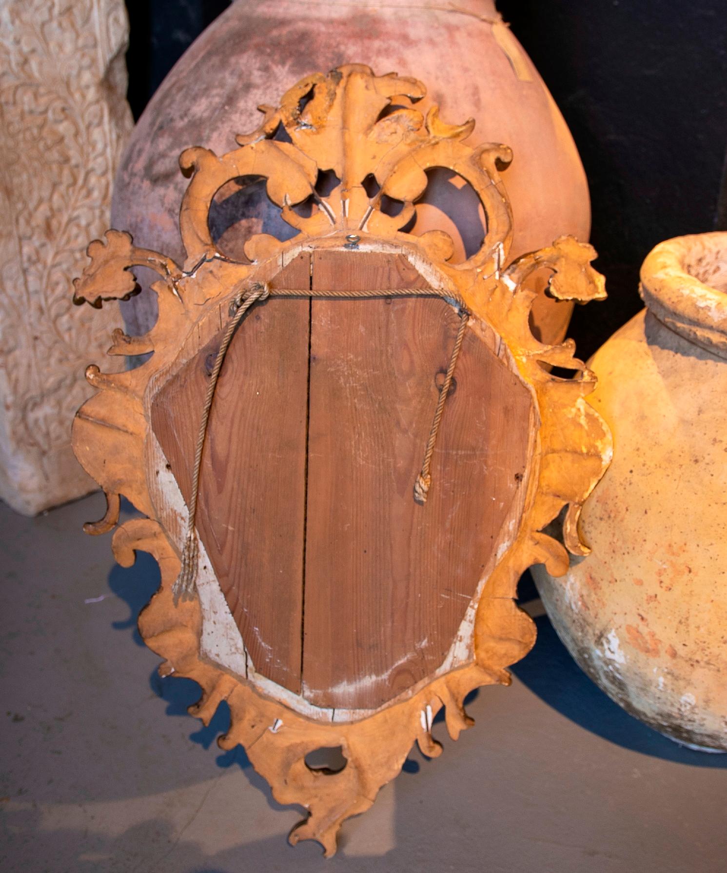19th Century French Wall Gilded Mirror  with Rocaille Decoration 8