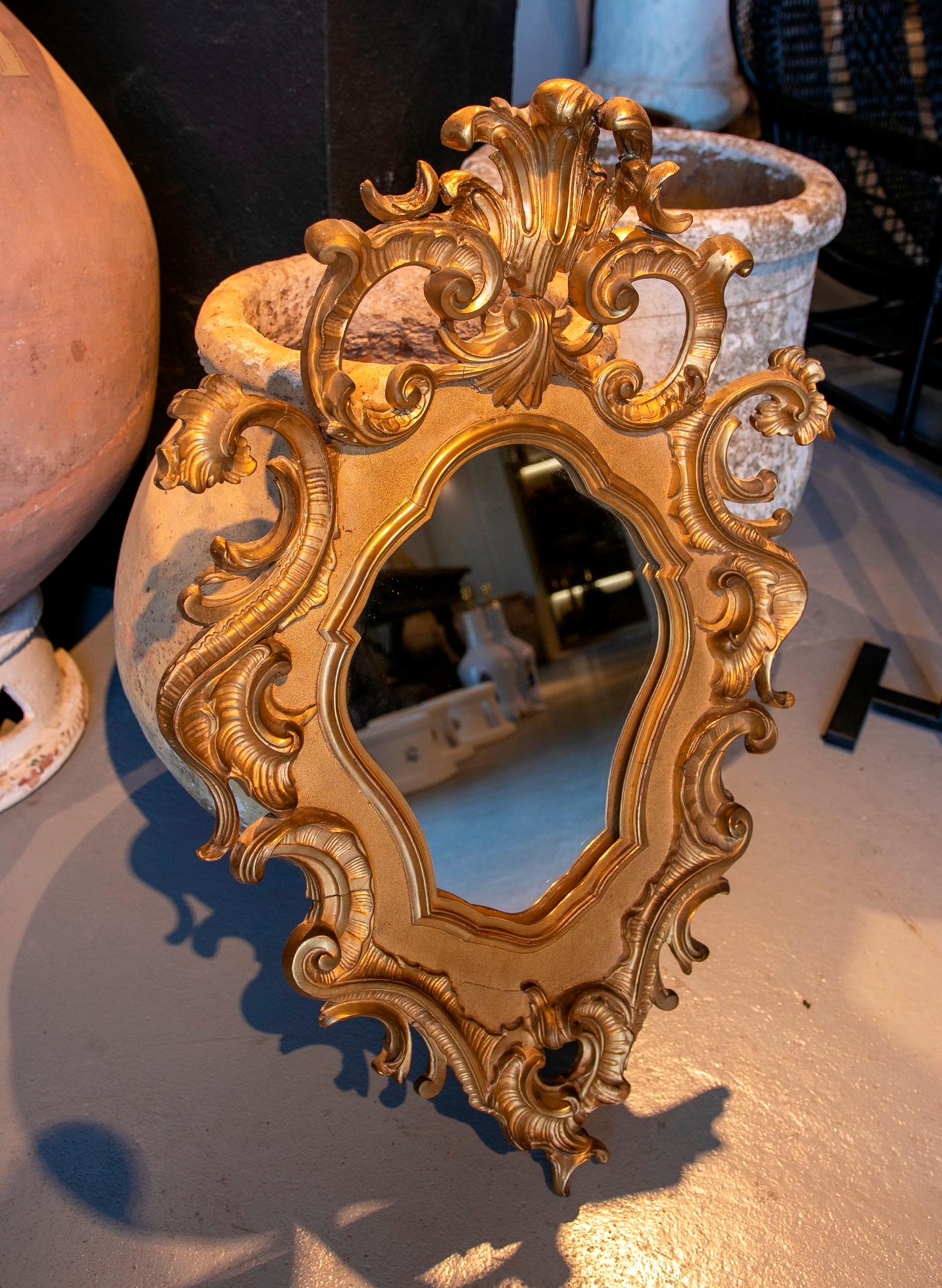 19th Century French Wall Gilded Mirror  with Rocaille Decoration In Good Condition In Marbella, ES