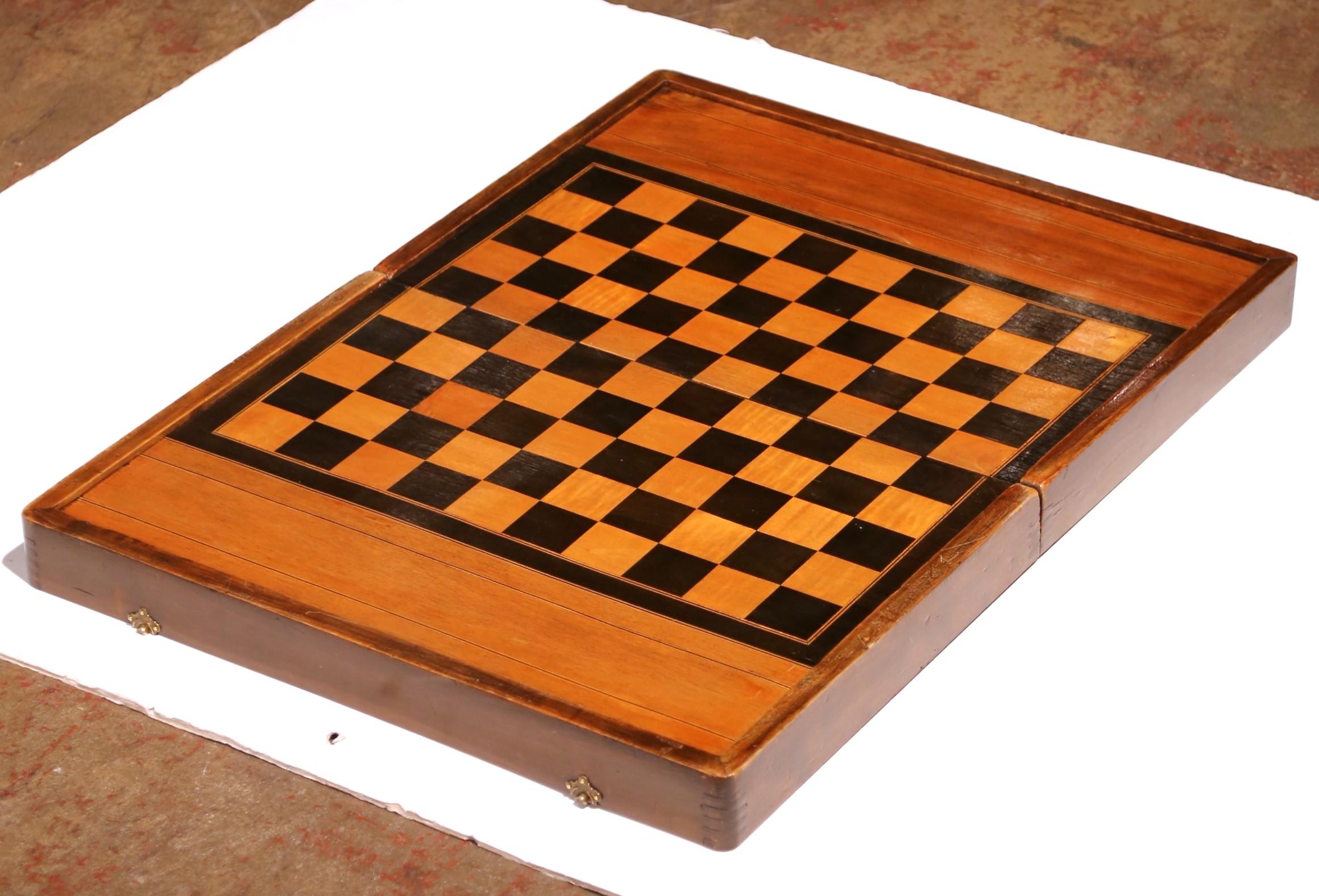Caja de juego de damas y backgammon francés de nogal e incrustaciones del siglo XIX en Excelente estado para la venta en Dallas, TX