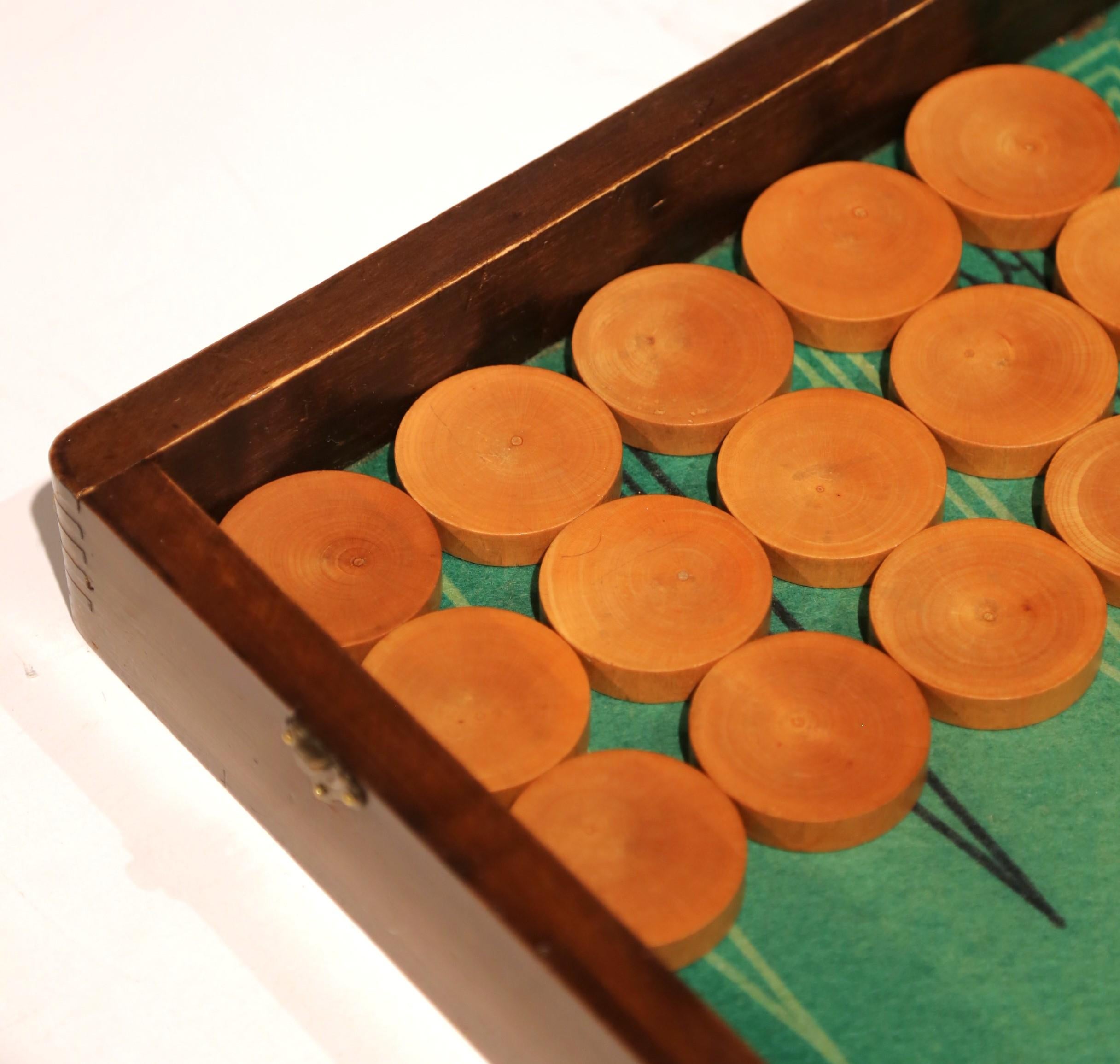 Caja de juego de damas y backgammon francés de nogal e incrustaciones del siglo XIX en venta 2