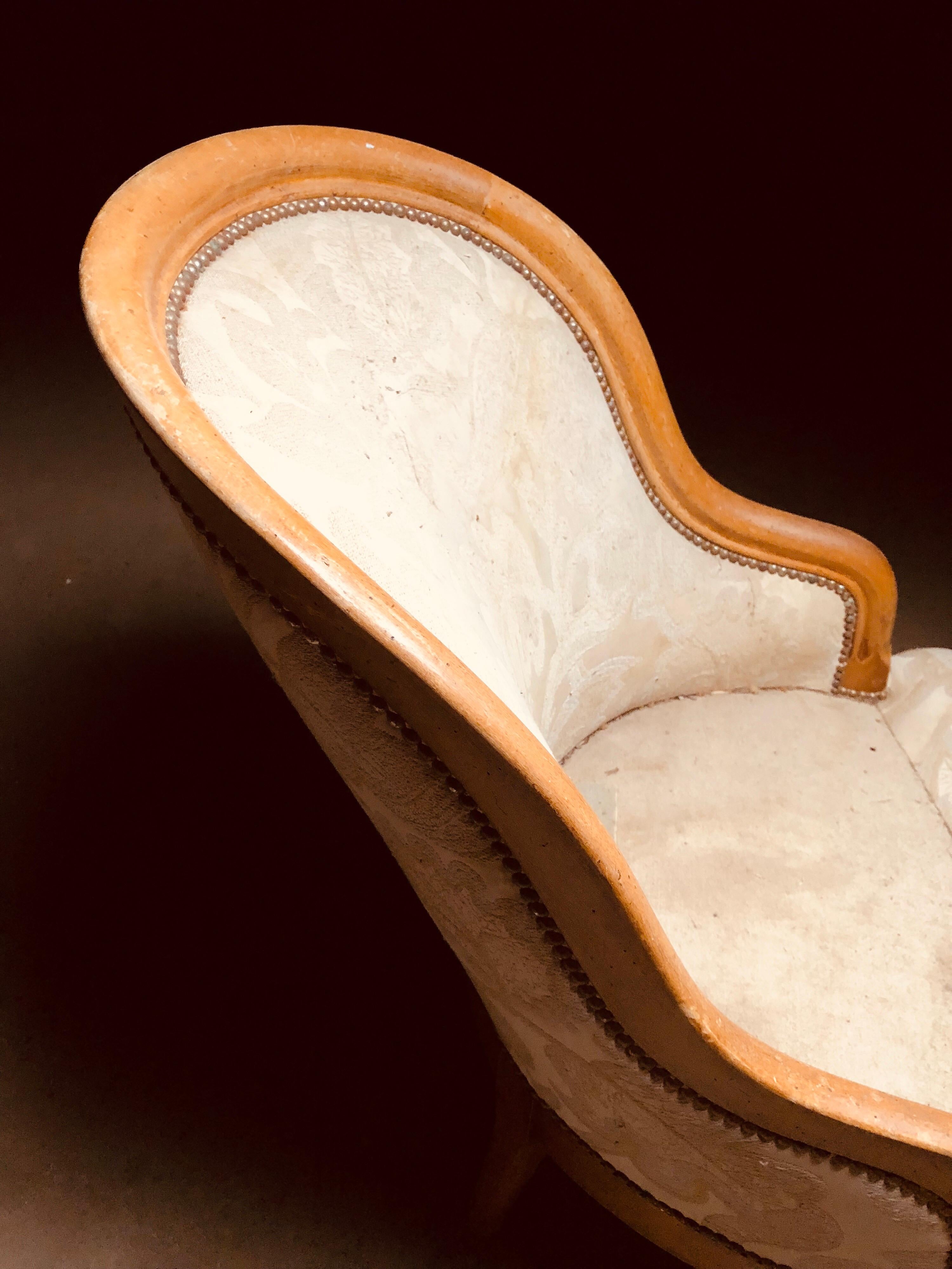 19th Century French Walnut Armchair in Louis XV Style In Good Condition For Sale In Sofia, BG
