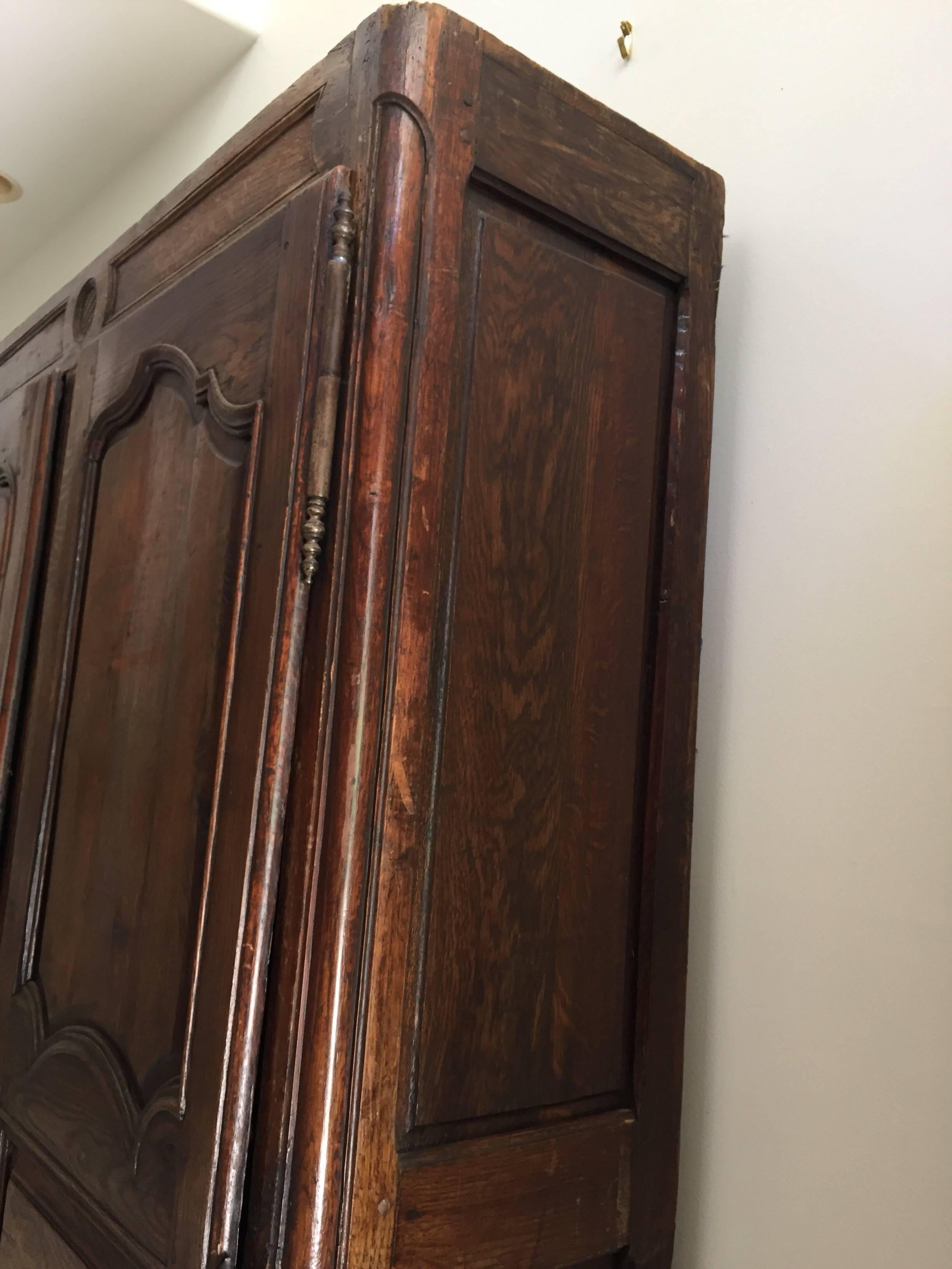 19th Century French Walnut Armoire Linen Press In Good Condition In North Hollywood, CA