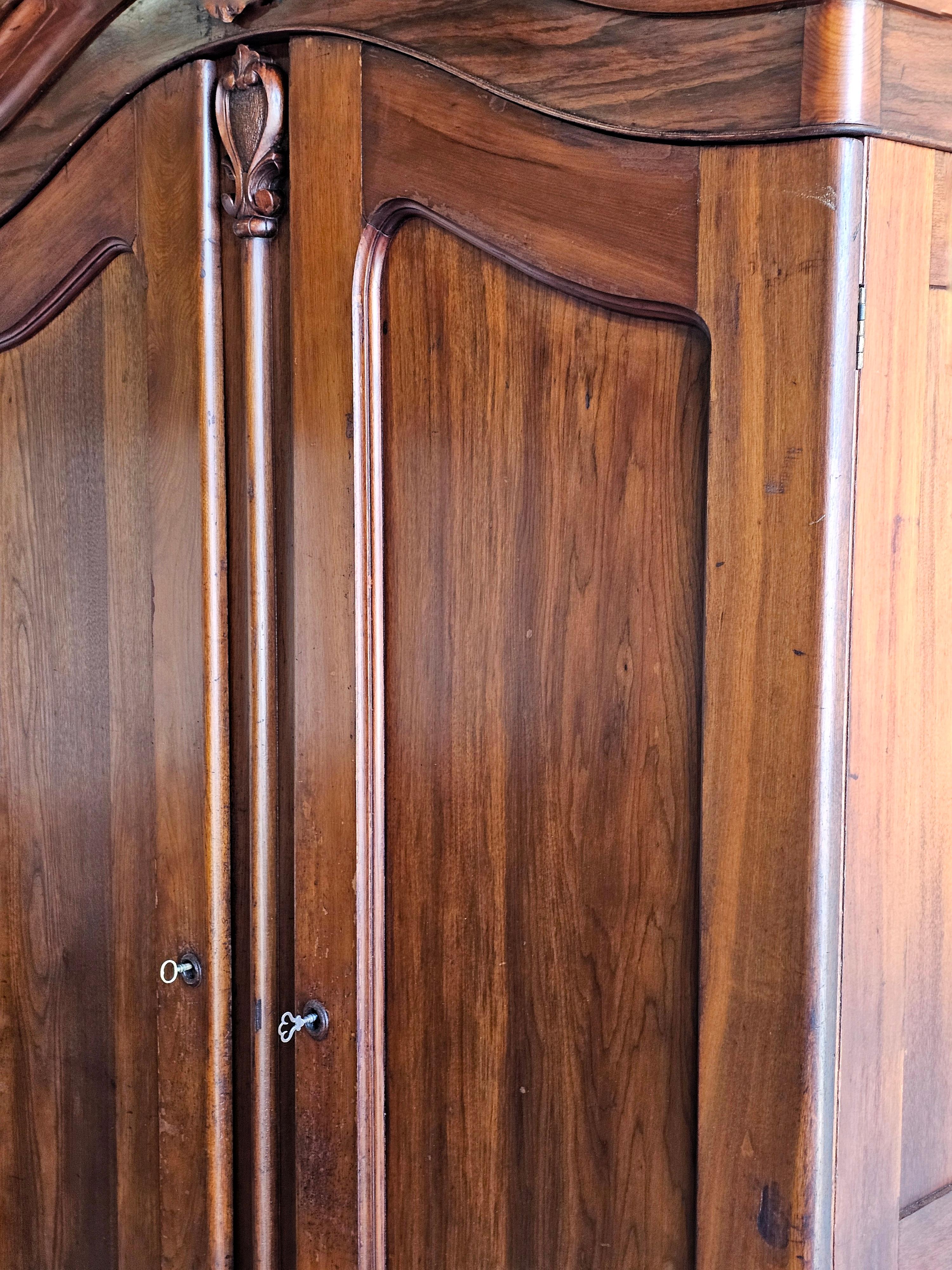 19. Jahrhundert Französisch Nussbaum Armoire Kleiderschrank im Angebot 5