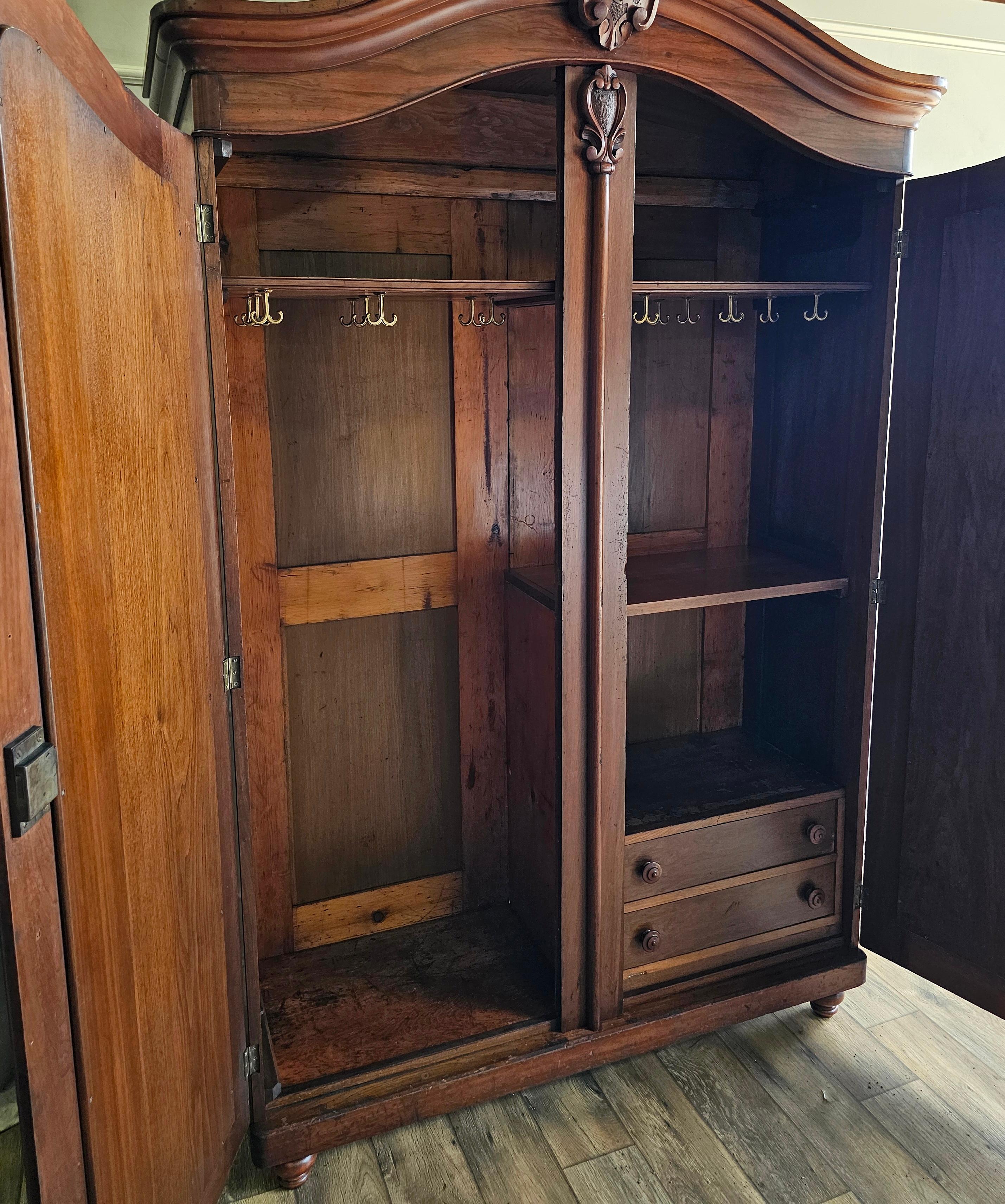 19. Jahrhundert Französisch Nussbaum Armoire Kleiderschrank im Angebot 2