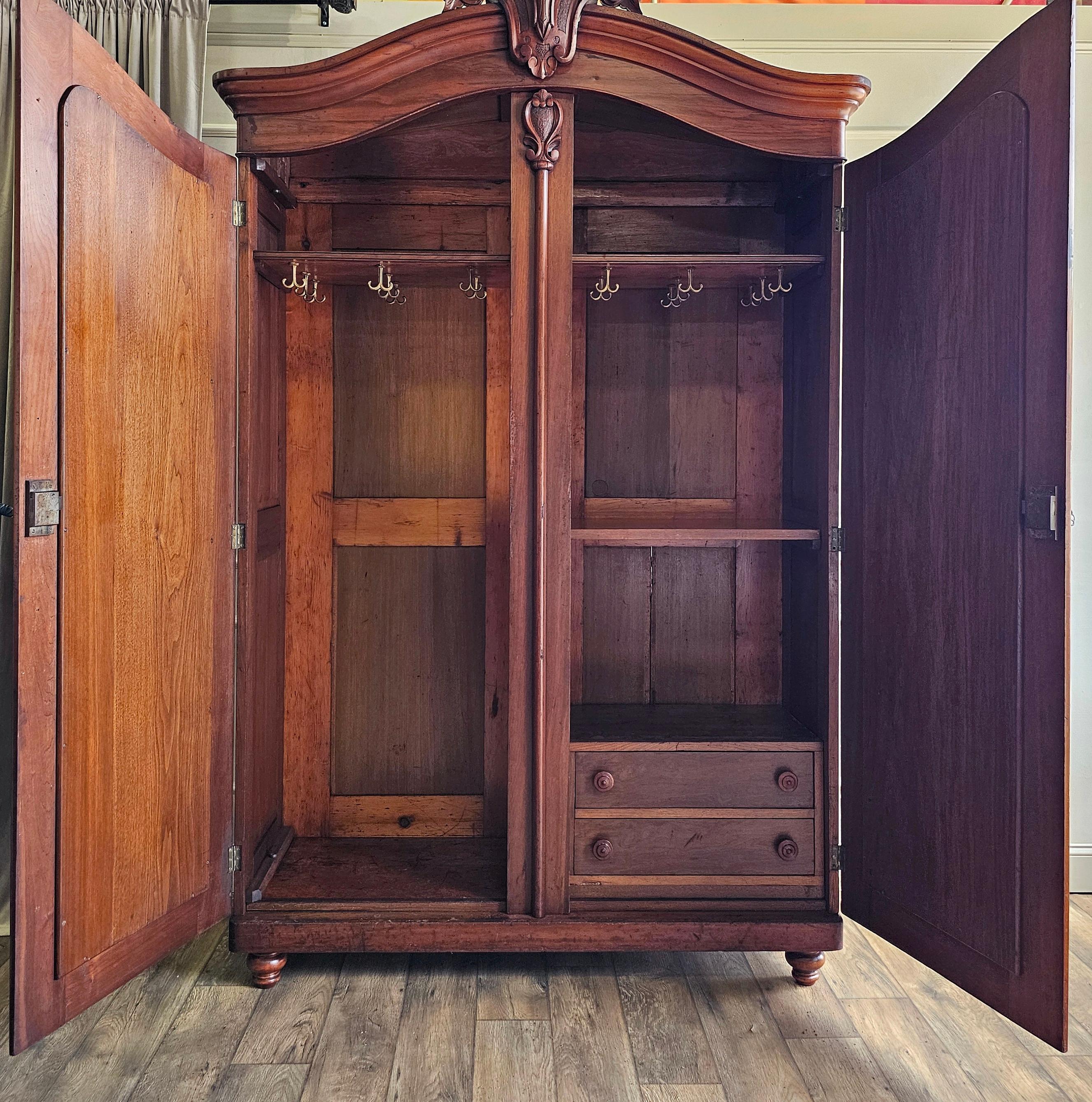 19. Jahrhundert Französisch Nussbaum Armoire Kleiderschrank im Angebot 3