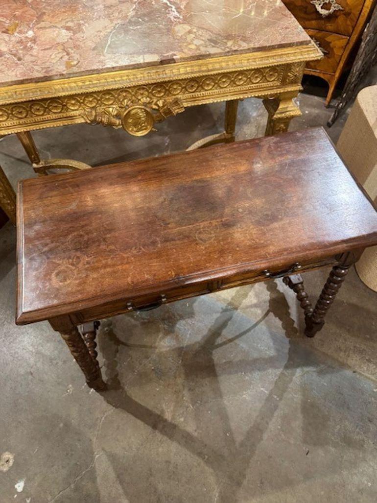 Table à écrire en noyer, orge et fer du 19e siècle Bon état - En vente à Dallas, TX