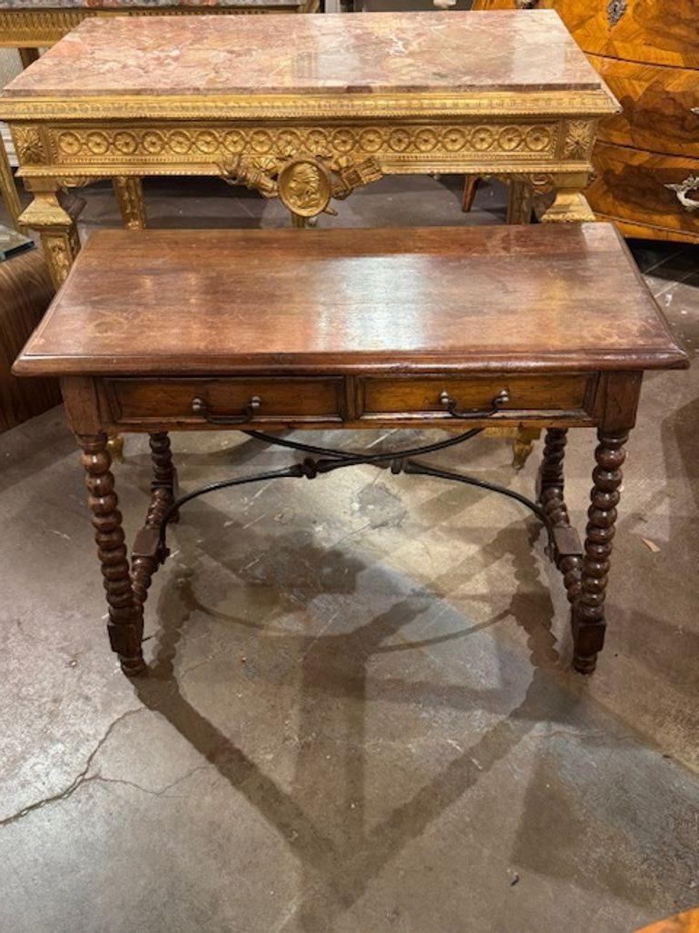 Table à écrire en noyer, orge et fer du 19e siècle en vente 1