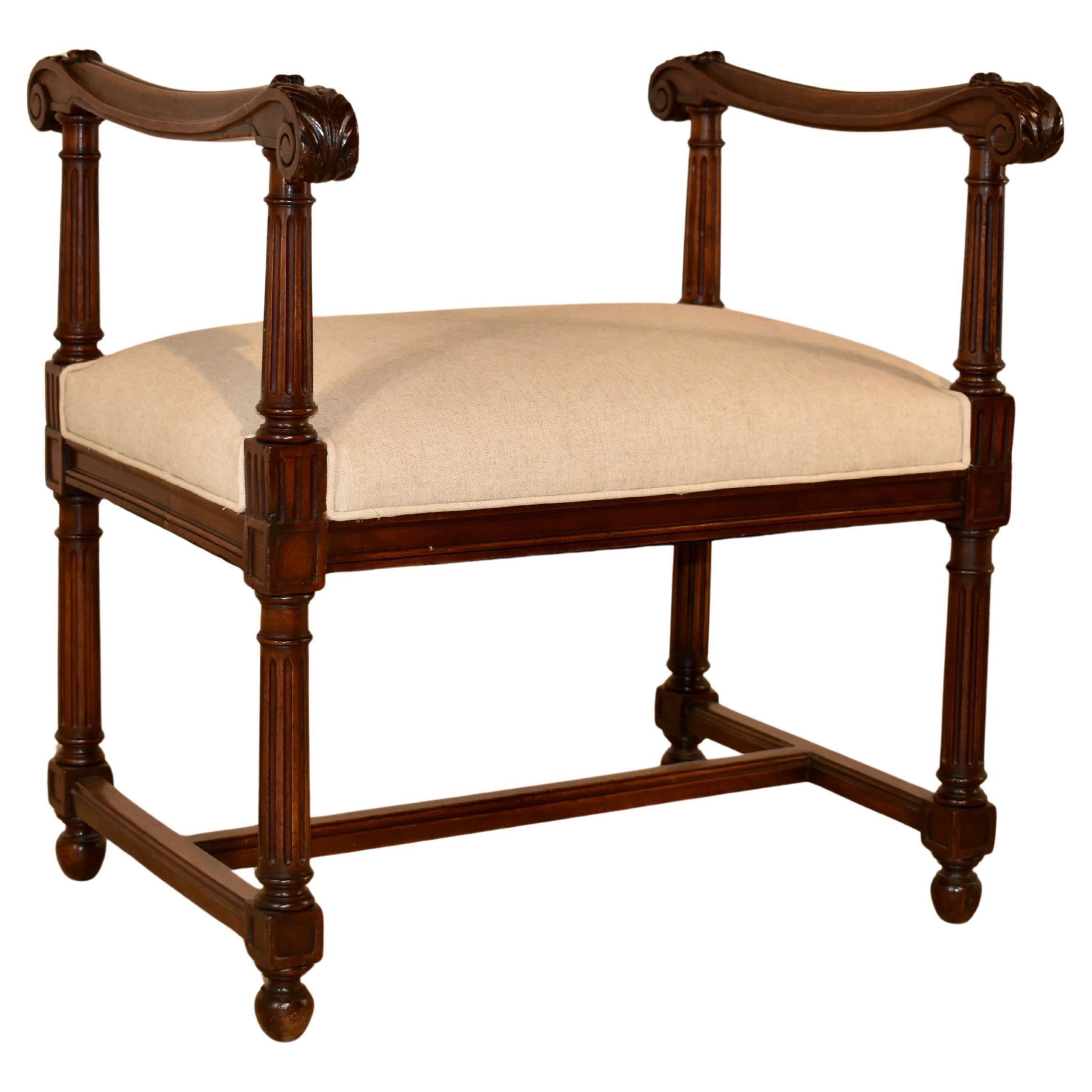 Panca in noce francese del XIX secolo con braccioli