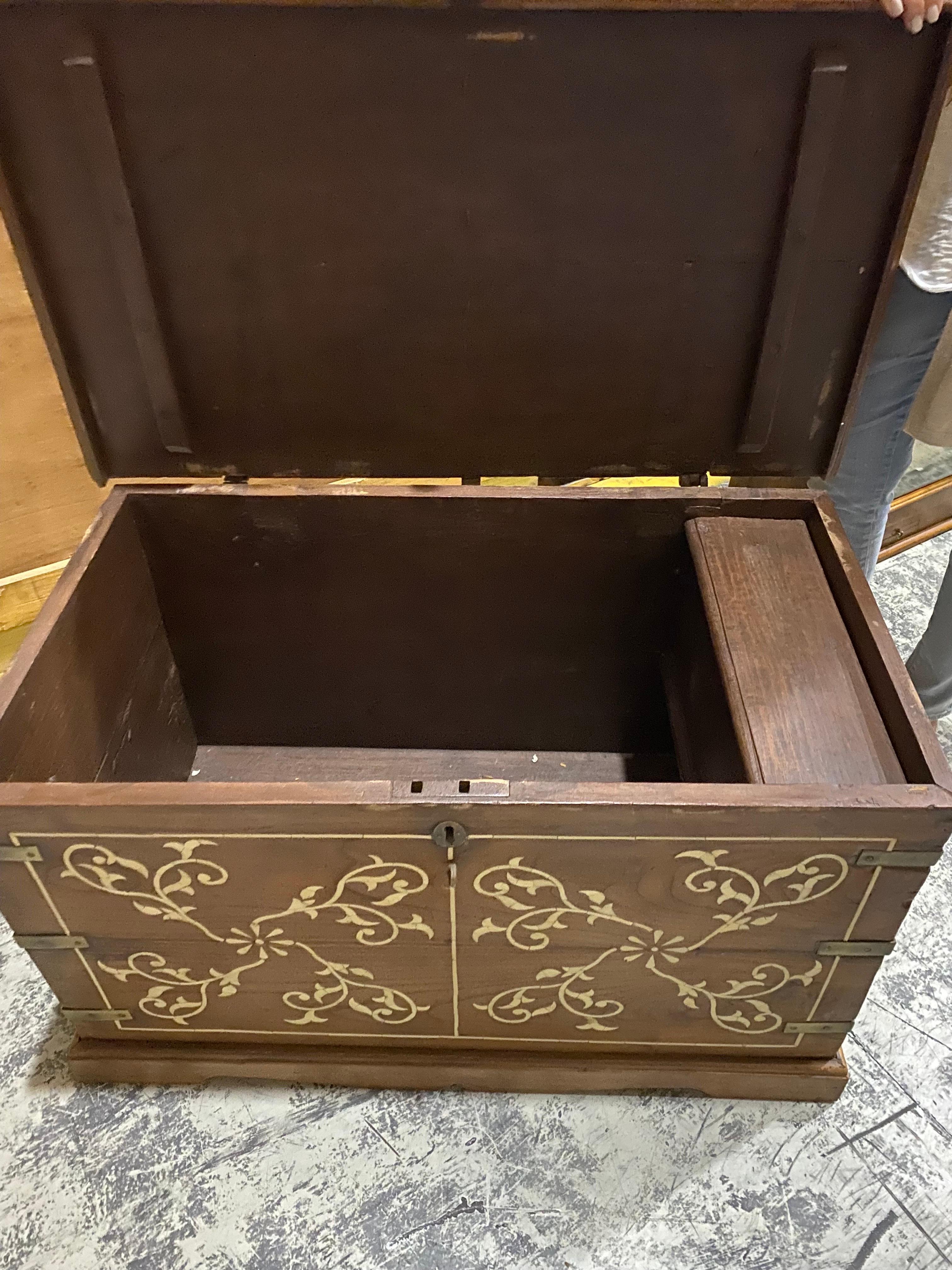 19th Century French Walnut & Bone Floral Inlaid Trunk For Sale 10