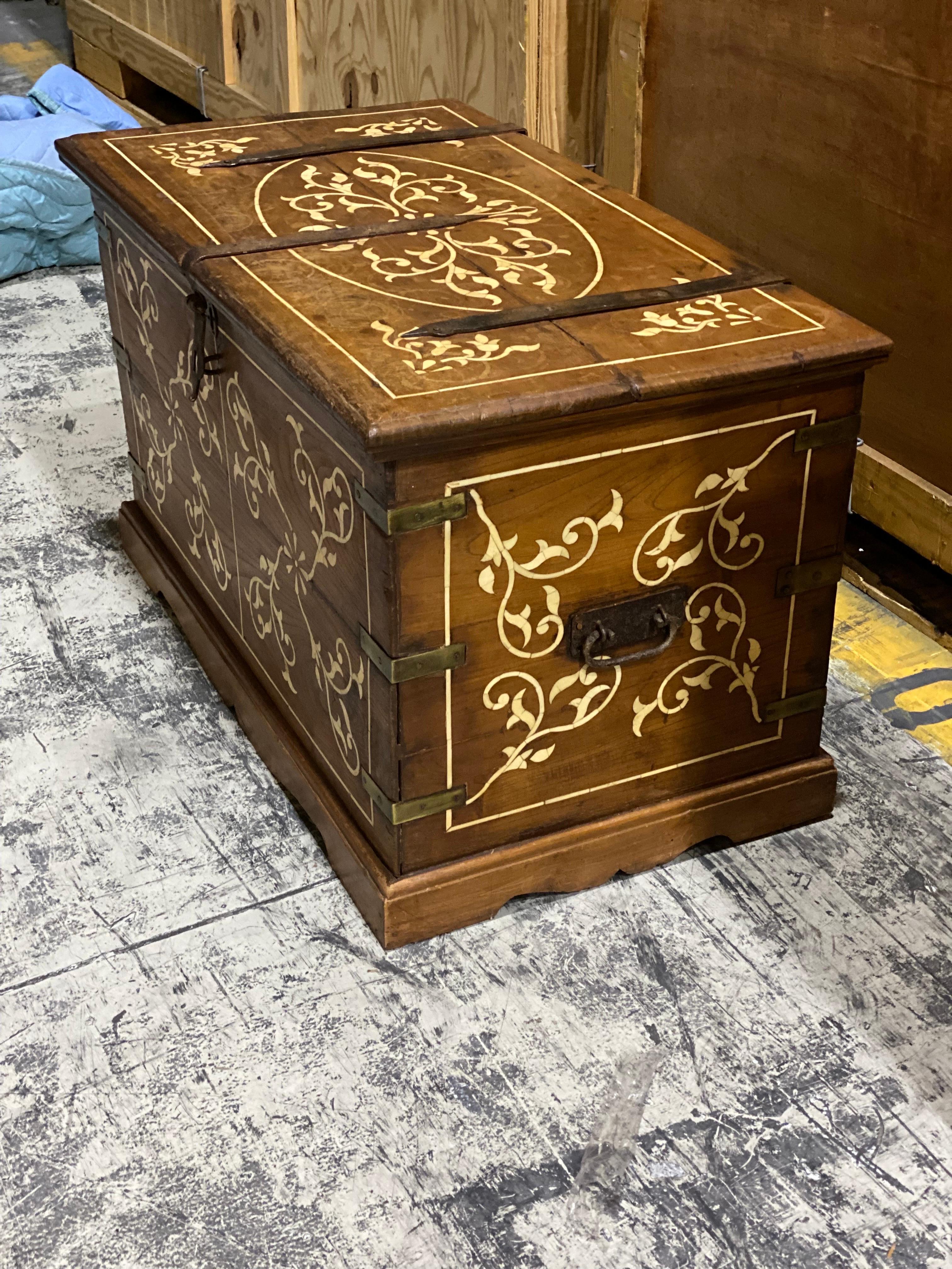 19th Century French Walnut & Bone Floral Inlaid Trunk In Good Condition In Southampton, NY