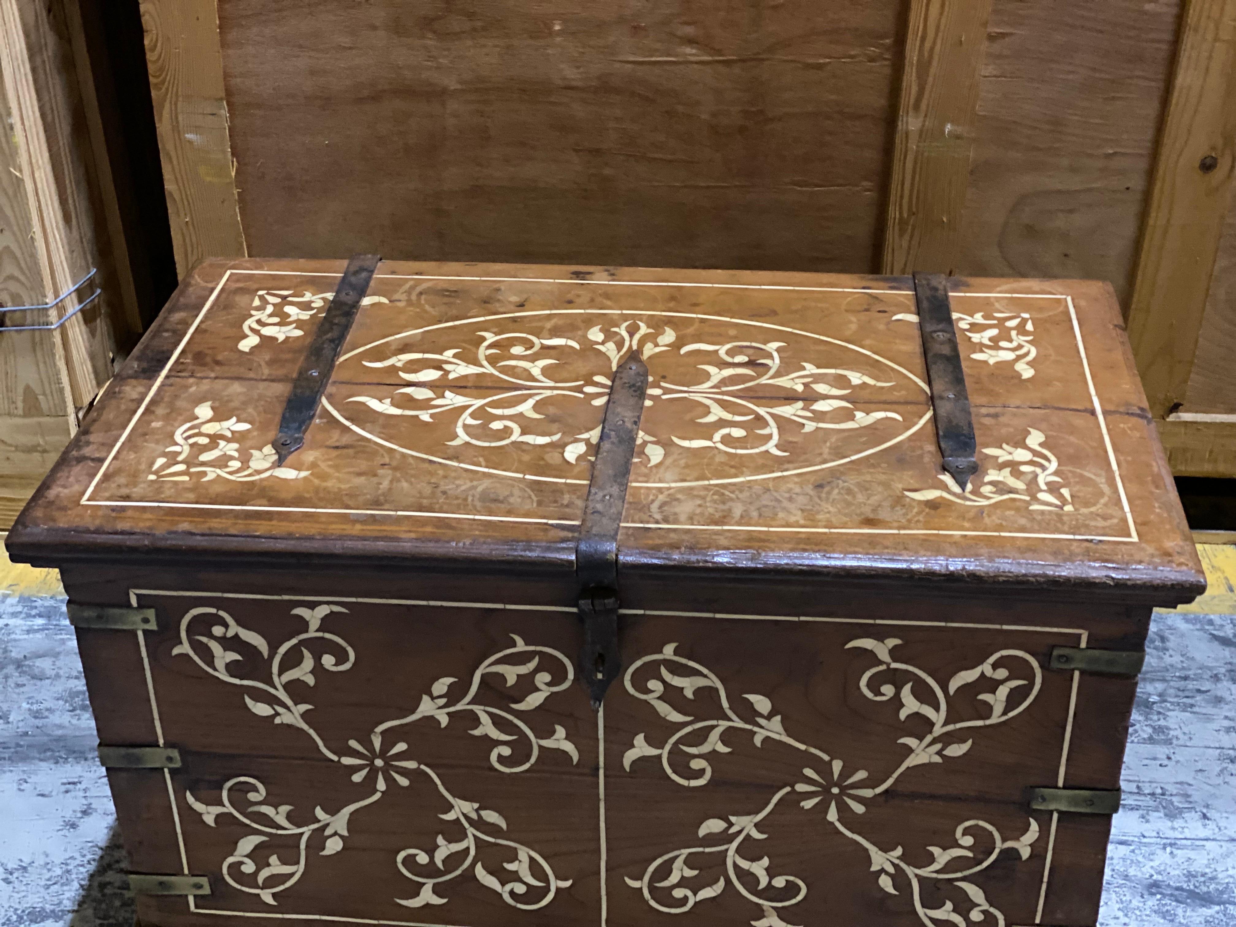 19th Century French Walnut & Bone Floral Inlaid Trunk For Sale 2