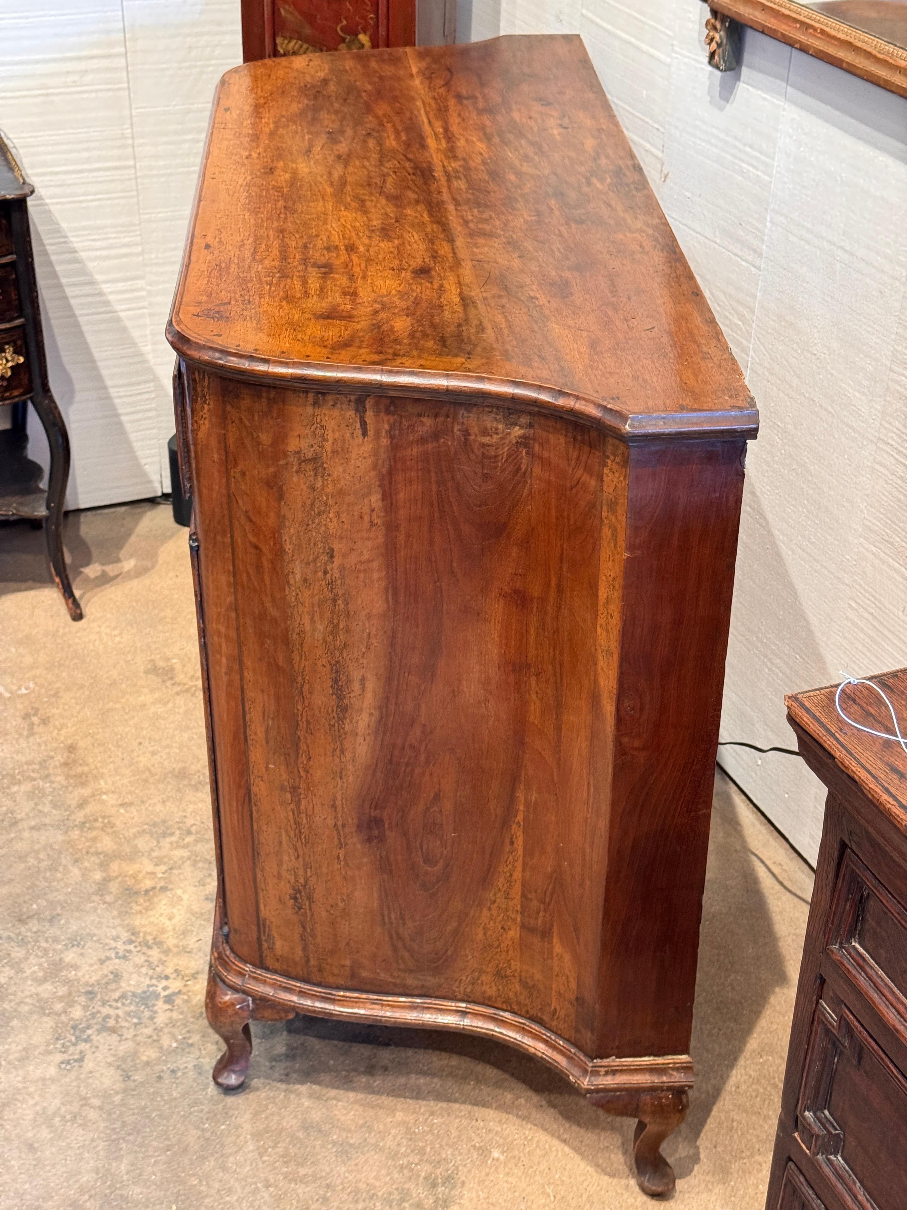 Buffet en noyer français du XIXe siècle en vente 9