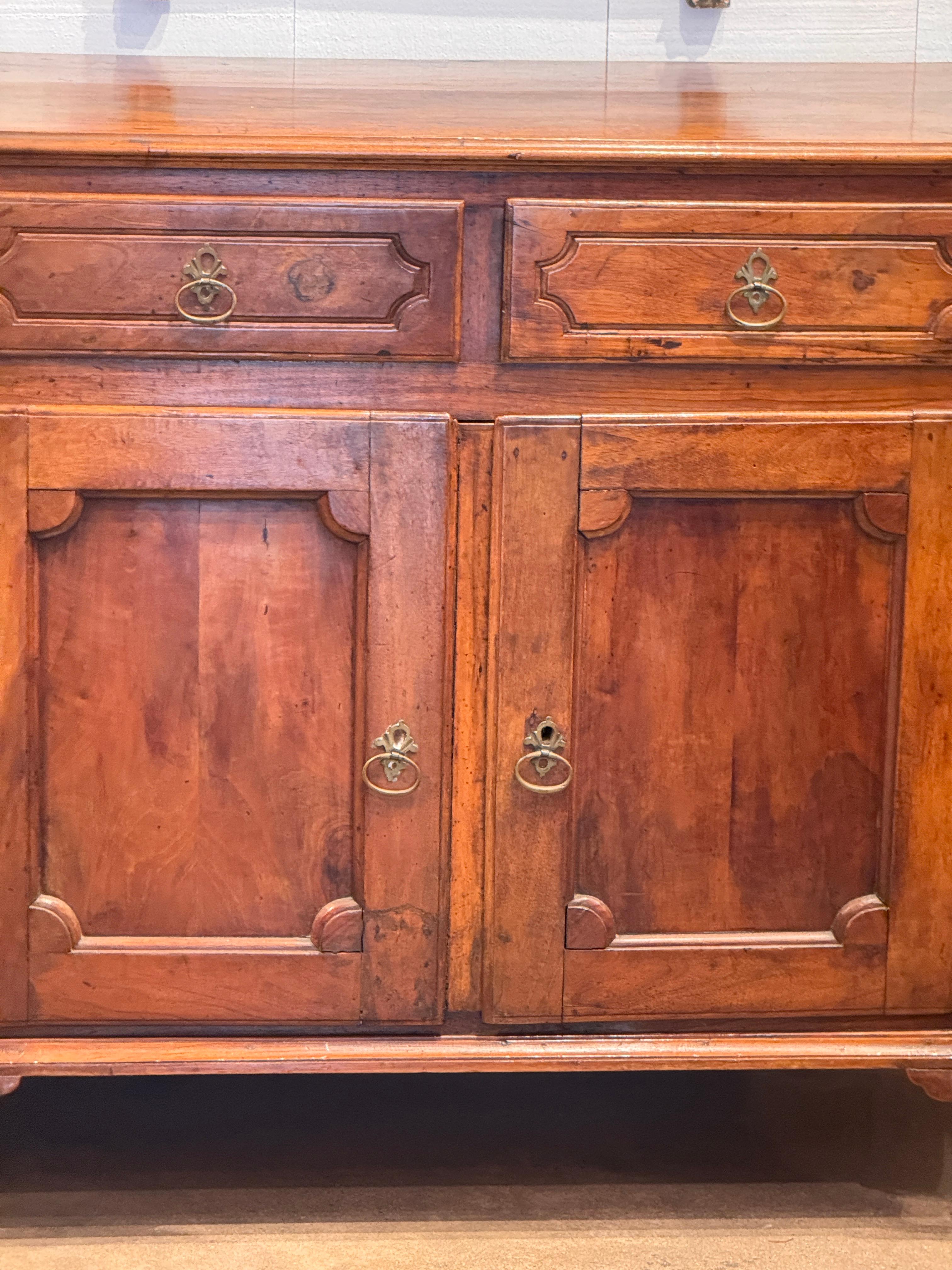 Buffet en noyer français du XIXe siècle Bon état - En vente à Charlottesville, VA