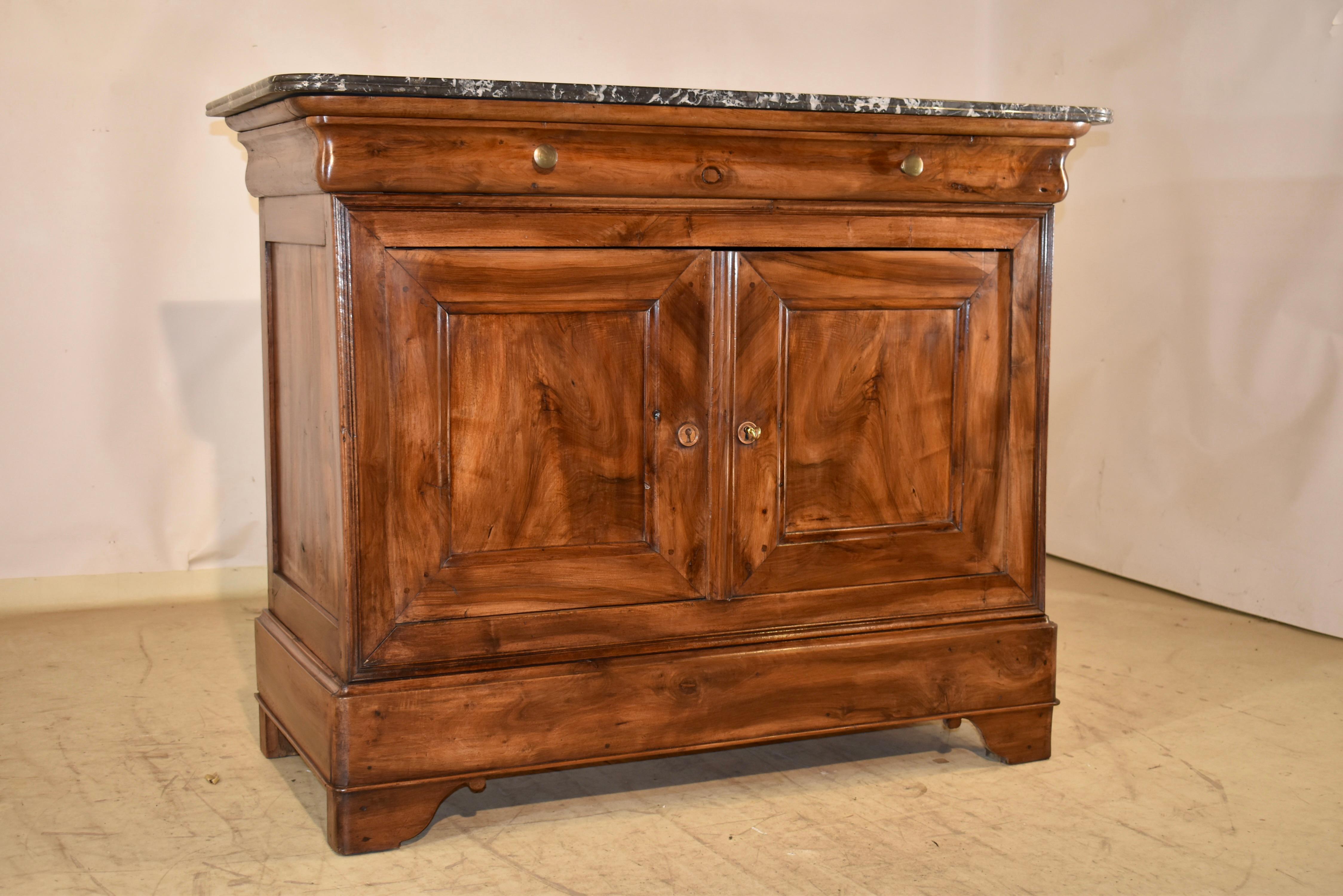 19th Century French Walnut Buffet with Marble Top (Louis Philippe) im Angebot