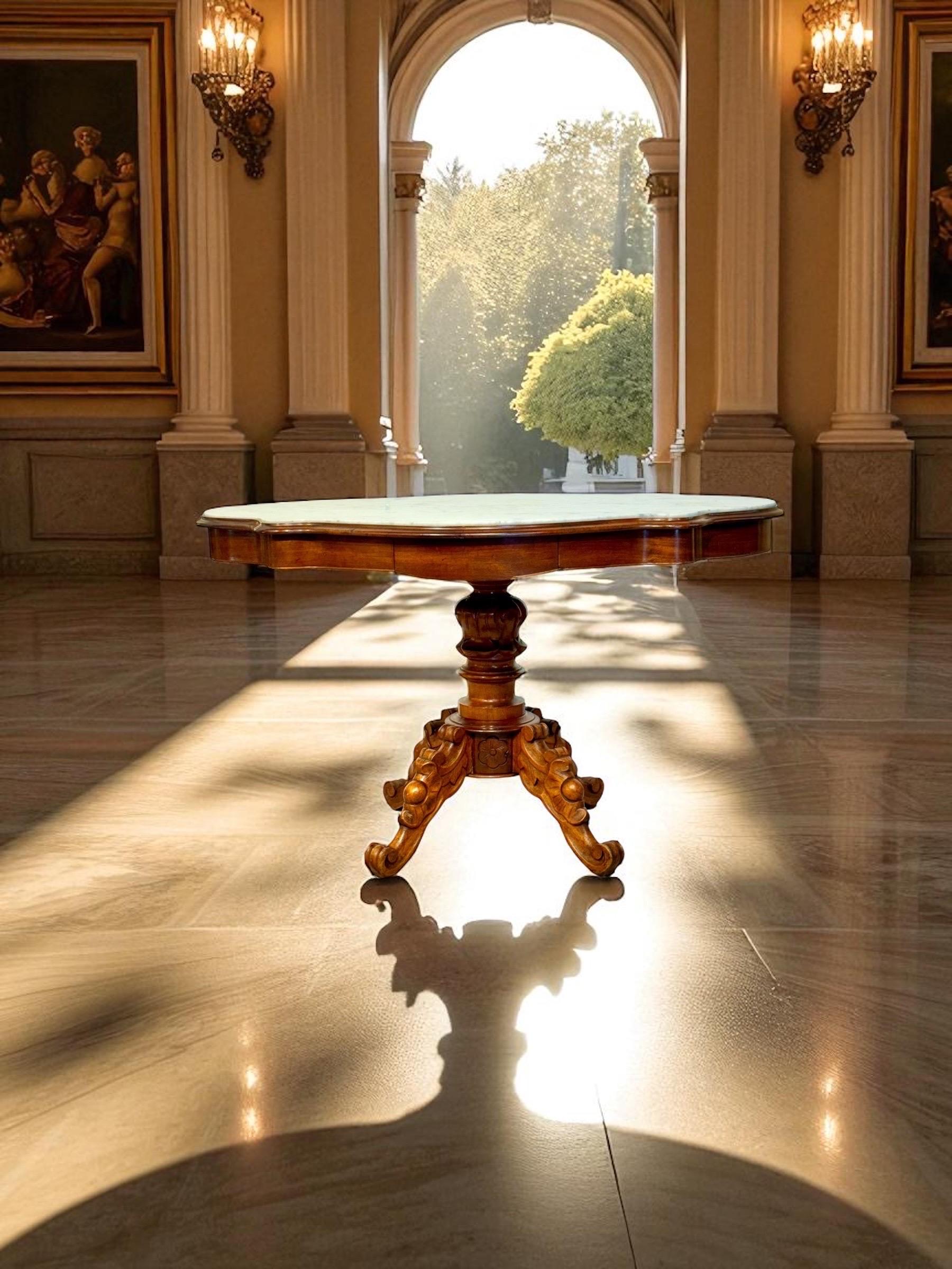 Tavolo da centro in noce francese del XIX secolo con piano in marmo sagomato e cassetti in vendita 4